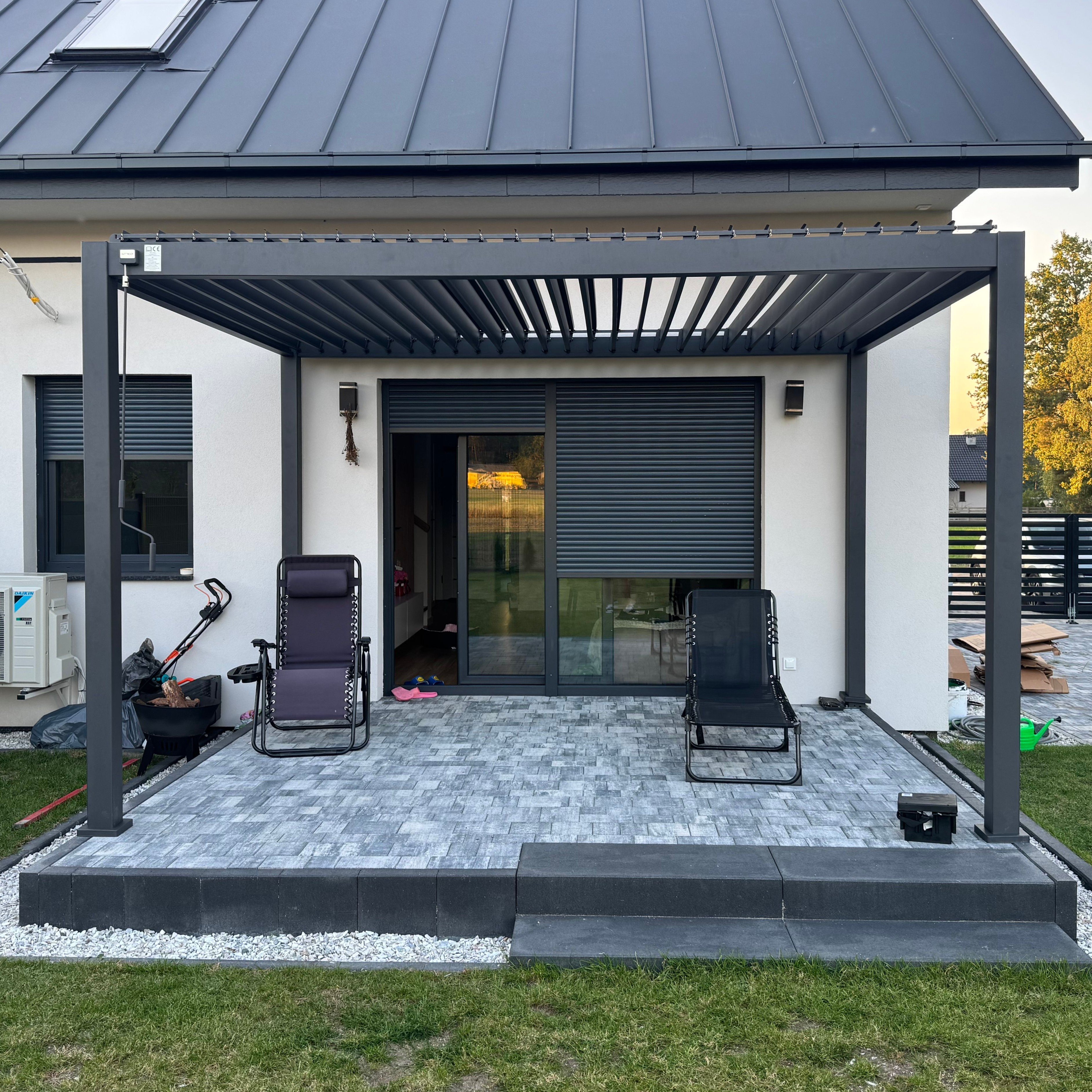 Pergola ogrodowa aluminiowa Premium Anthracite 3x4 - Gutroof zdjęcie realizacji 16