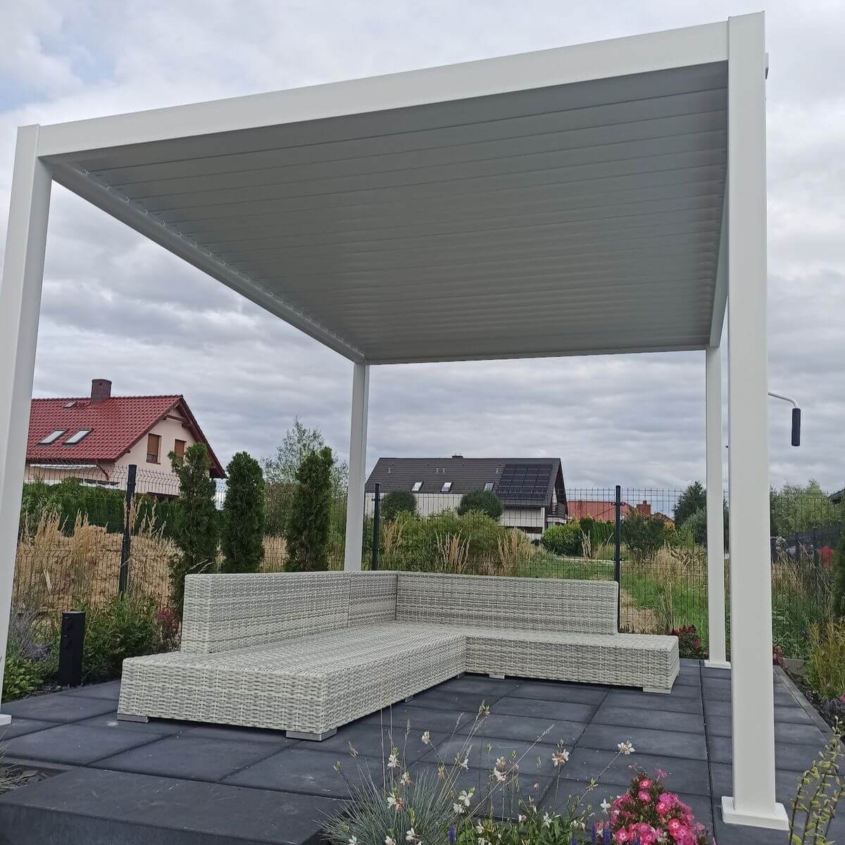 Pergola tarasowa ogrodowa 3x4 Premium White - Gutroof zdjęcie realizacji 4