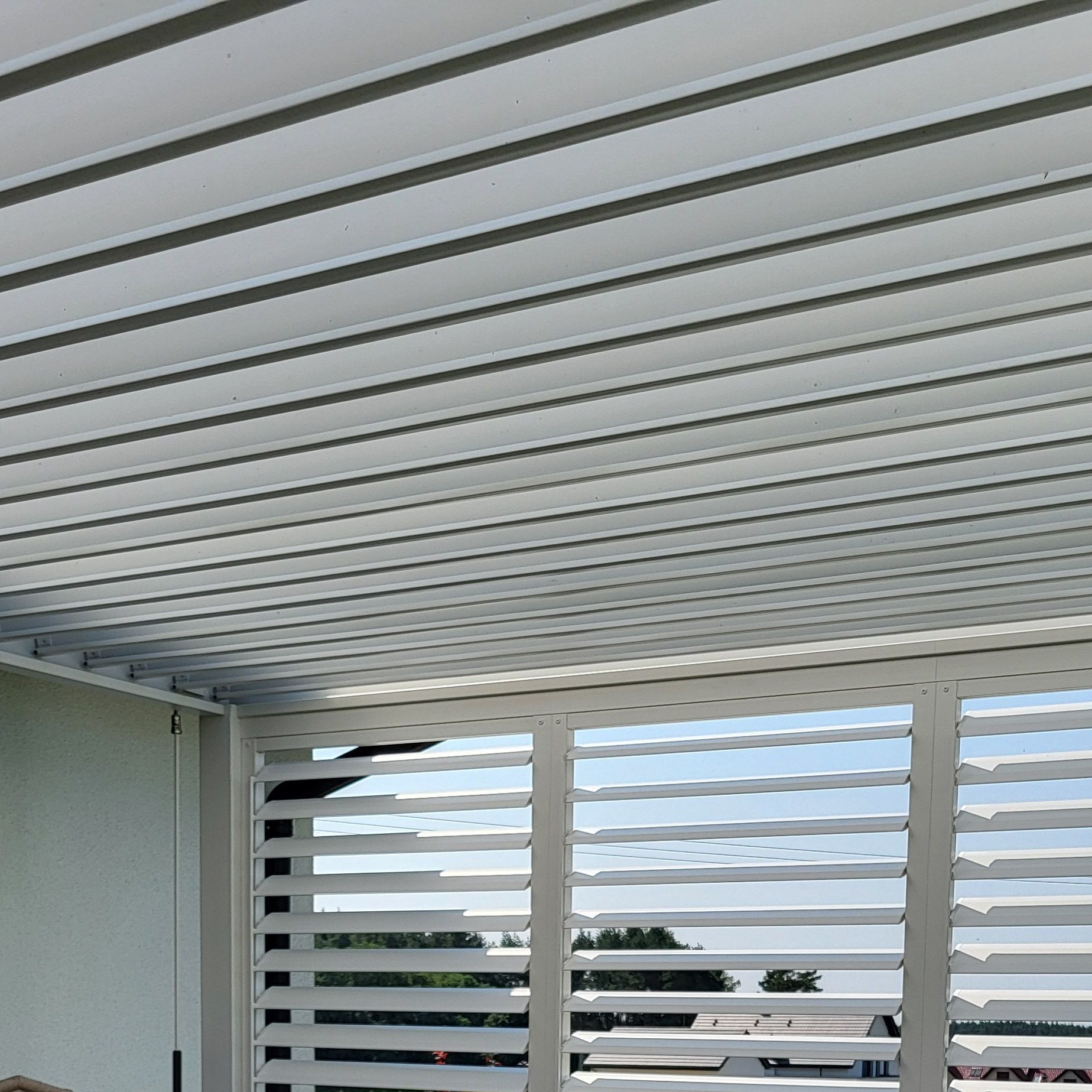 Pergola tarasowa ogrodowa 3x4 Premium White - Gutroof zdjęcie realizacji 11
