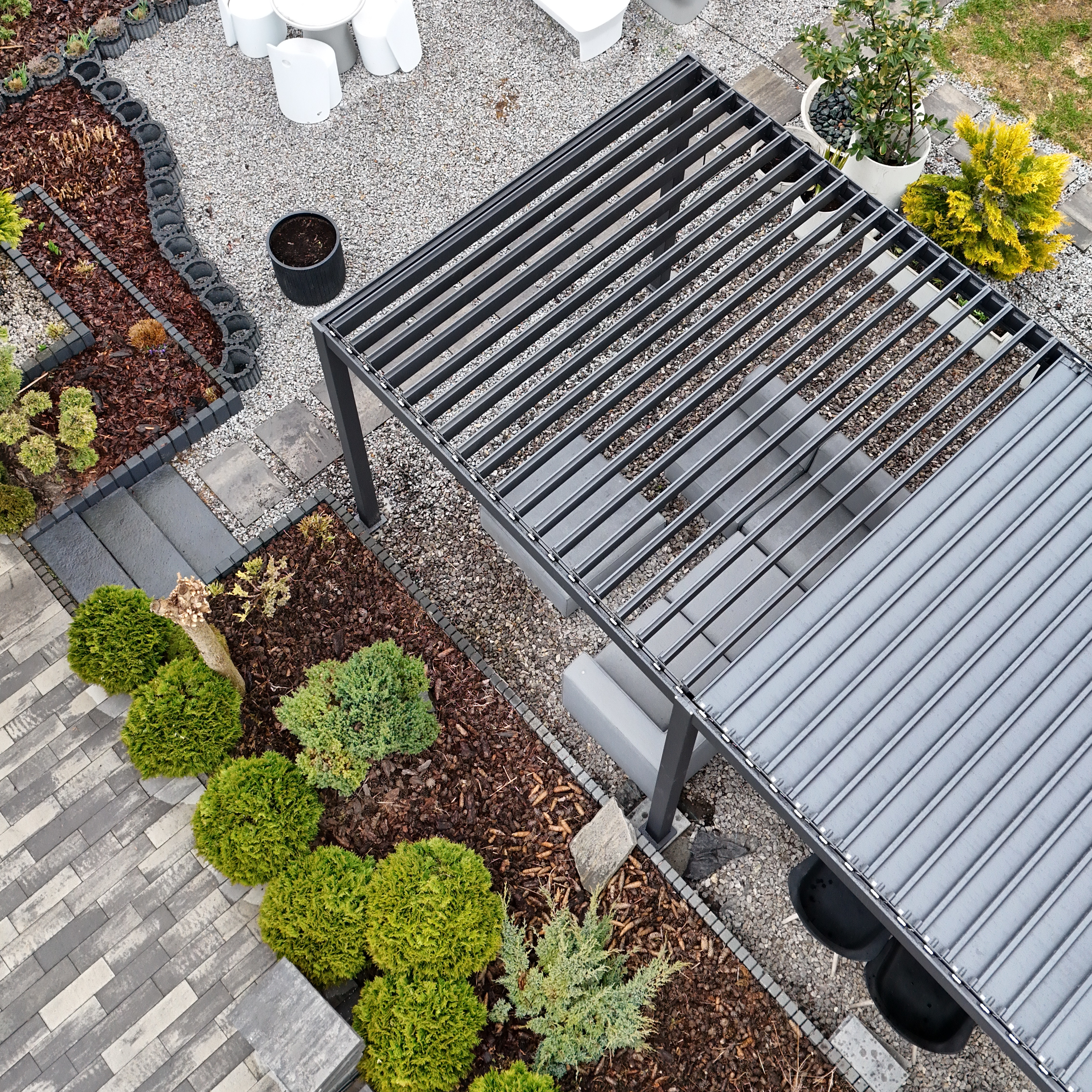 Pergola tarasowa Premium Anthracite 3x6 - Gutroof zdjęcie realizacji 4