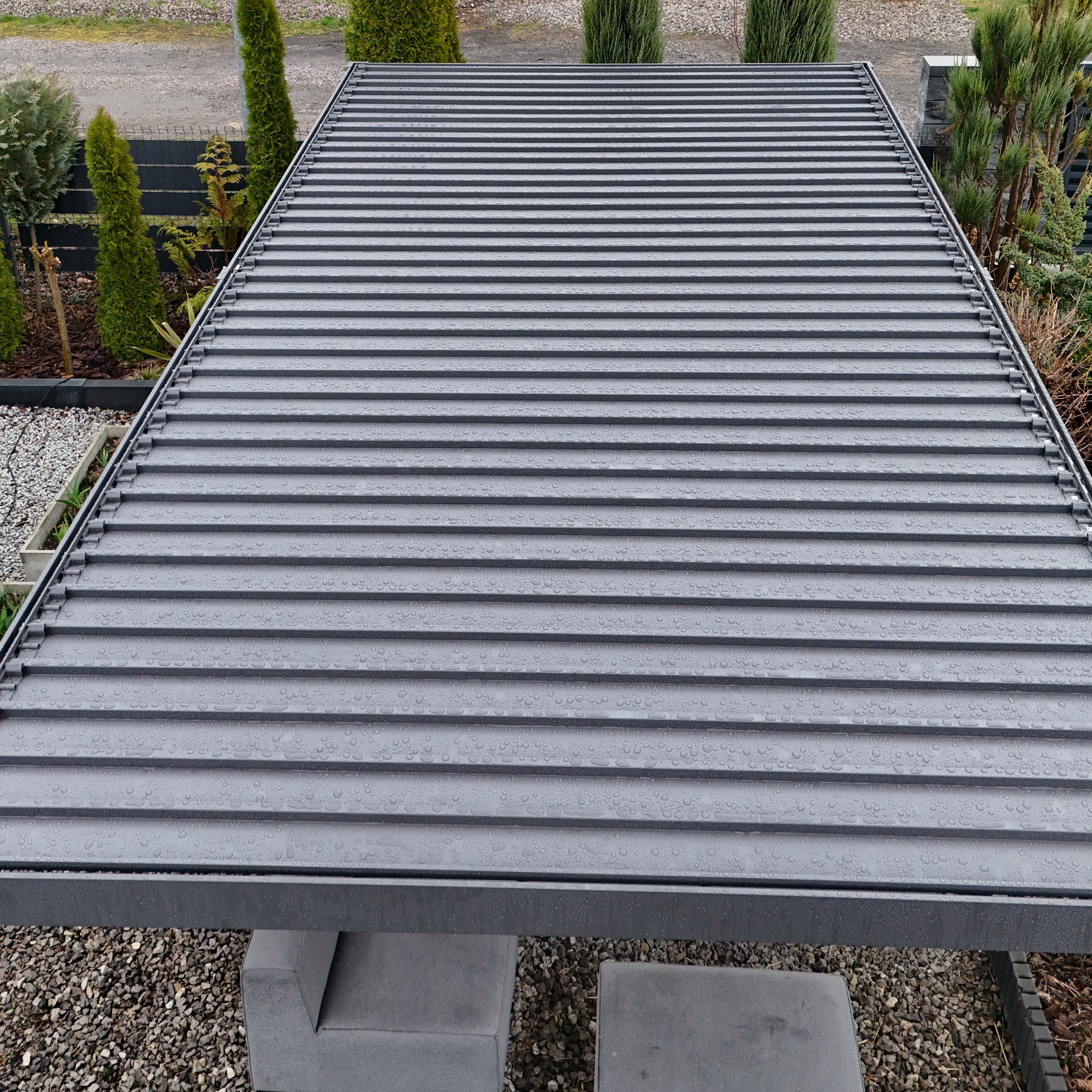 Pergola tarasowa Premium Anthracite 3x6 - Gutroof zdjęcie realizacji 7