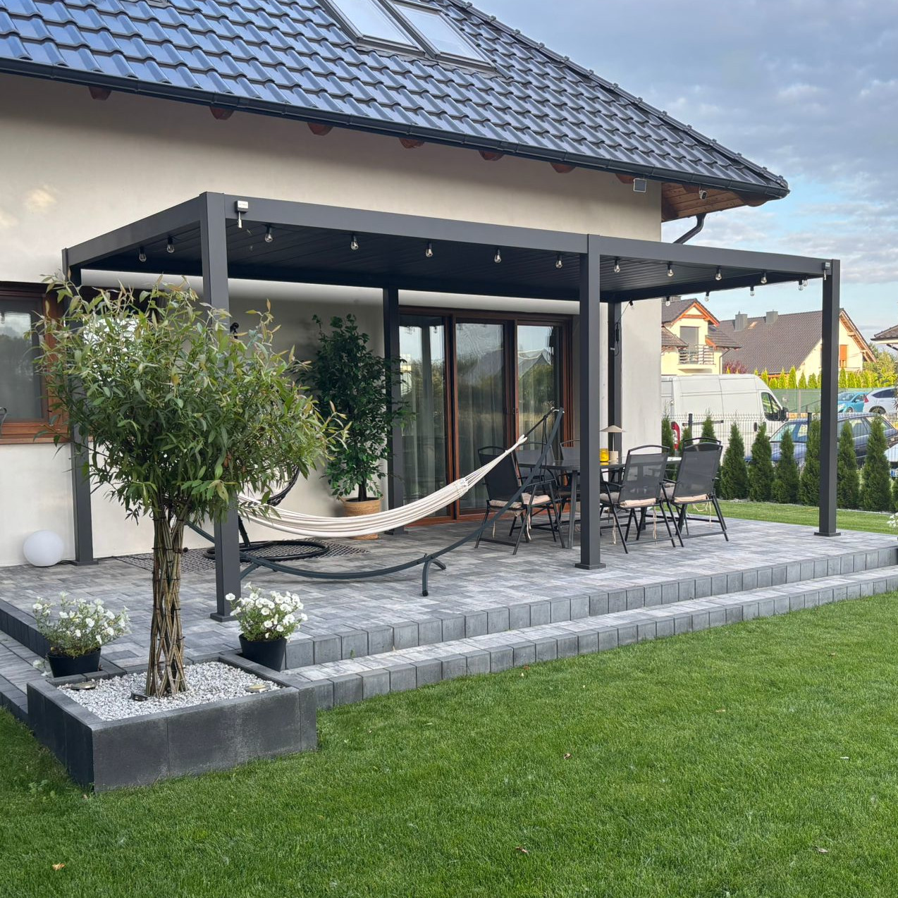 Pergola tarasowa Premium Anthracite 3x6 - Gutroof zdjęcie realizacji 1