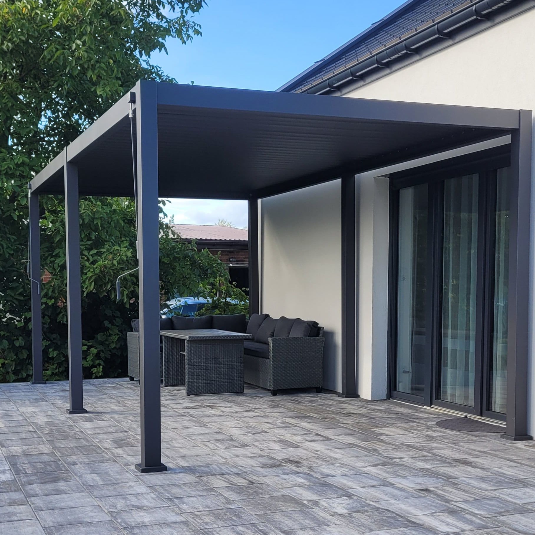 Pergola tarasowa Premium Anthracite 3x6 - Gutroof zdjęcie realizacji 13