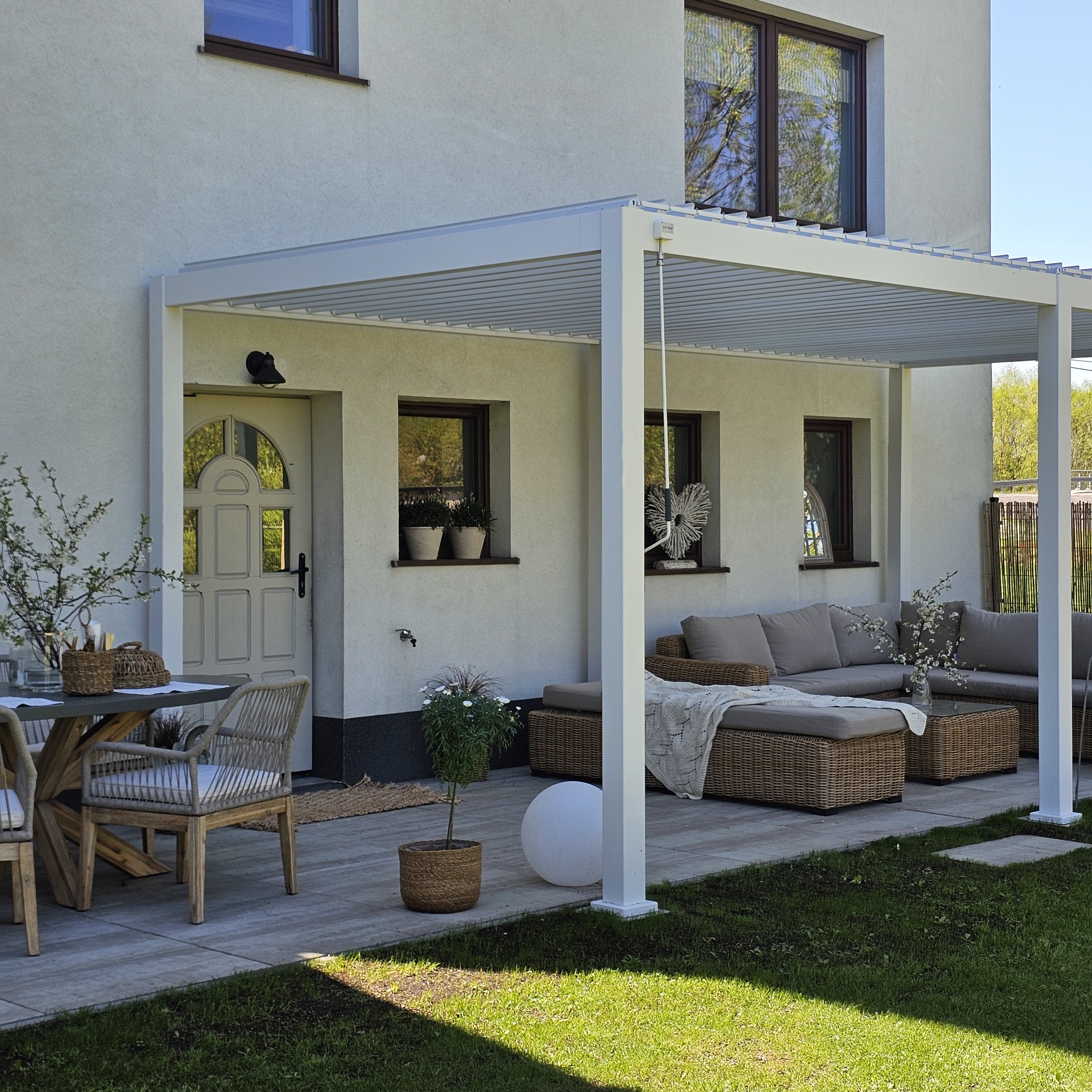 Solidna pergola tarasowa 3x6 Premium White - GUTROOF zdjęcie realizacji 3