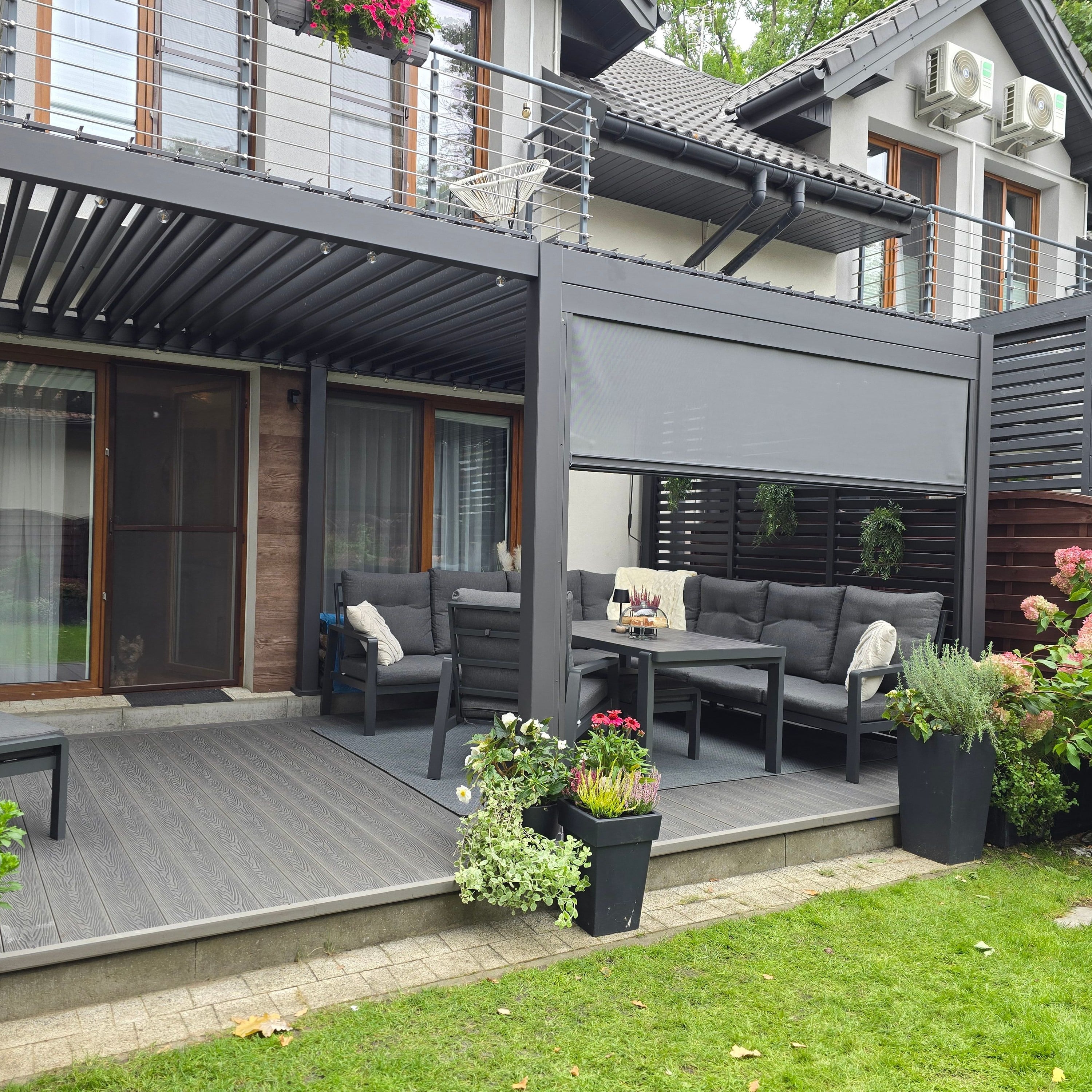 Roleta opuszczana do pergoli Premium 3m Anthracite - Gutroof zdjęcie realizacji 7