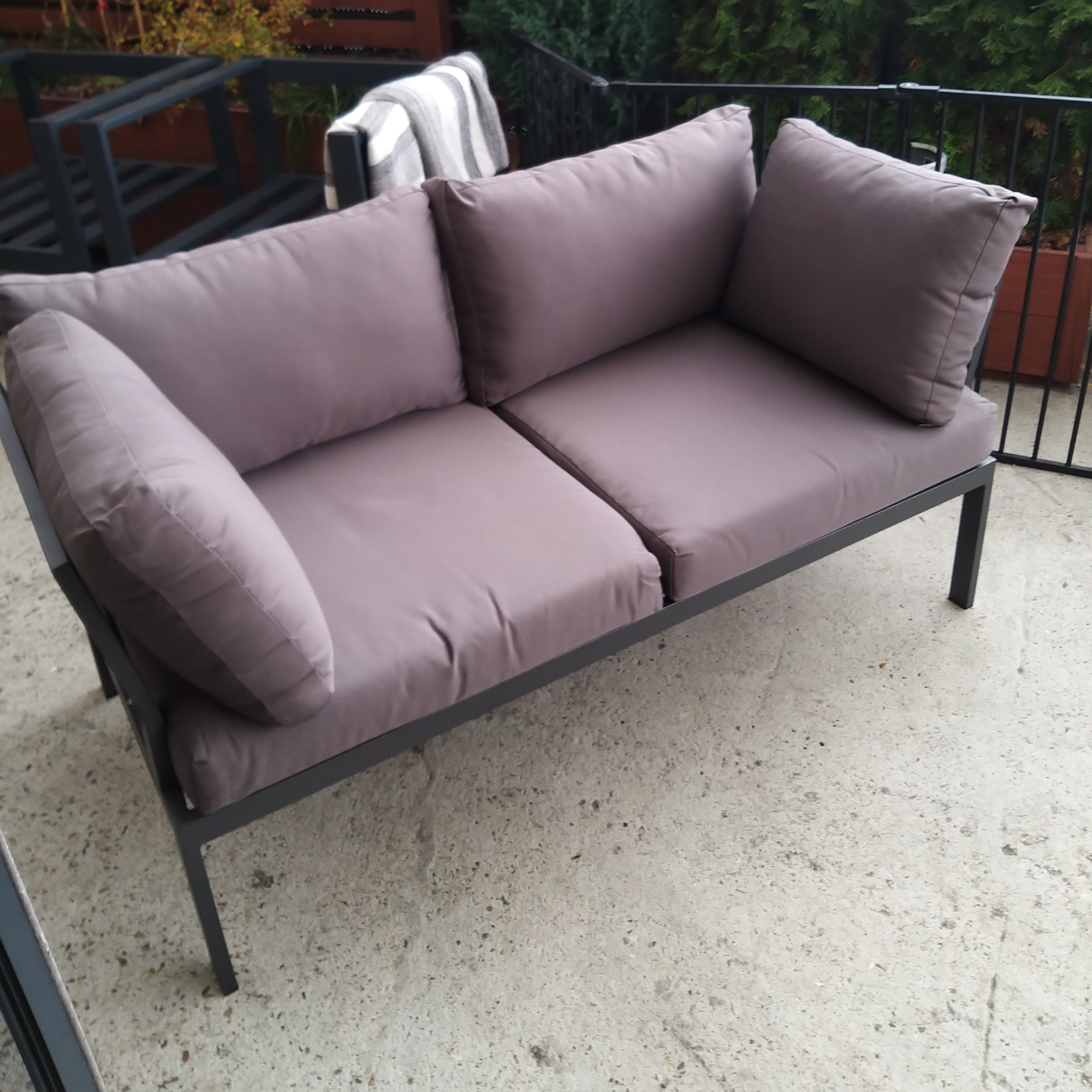 Sofa ogrodowa Java Dark Grey - Bjørkka zdjęcie realizacji 3