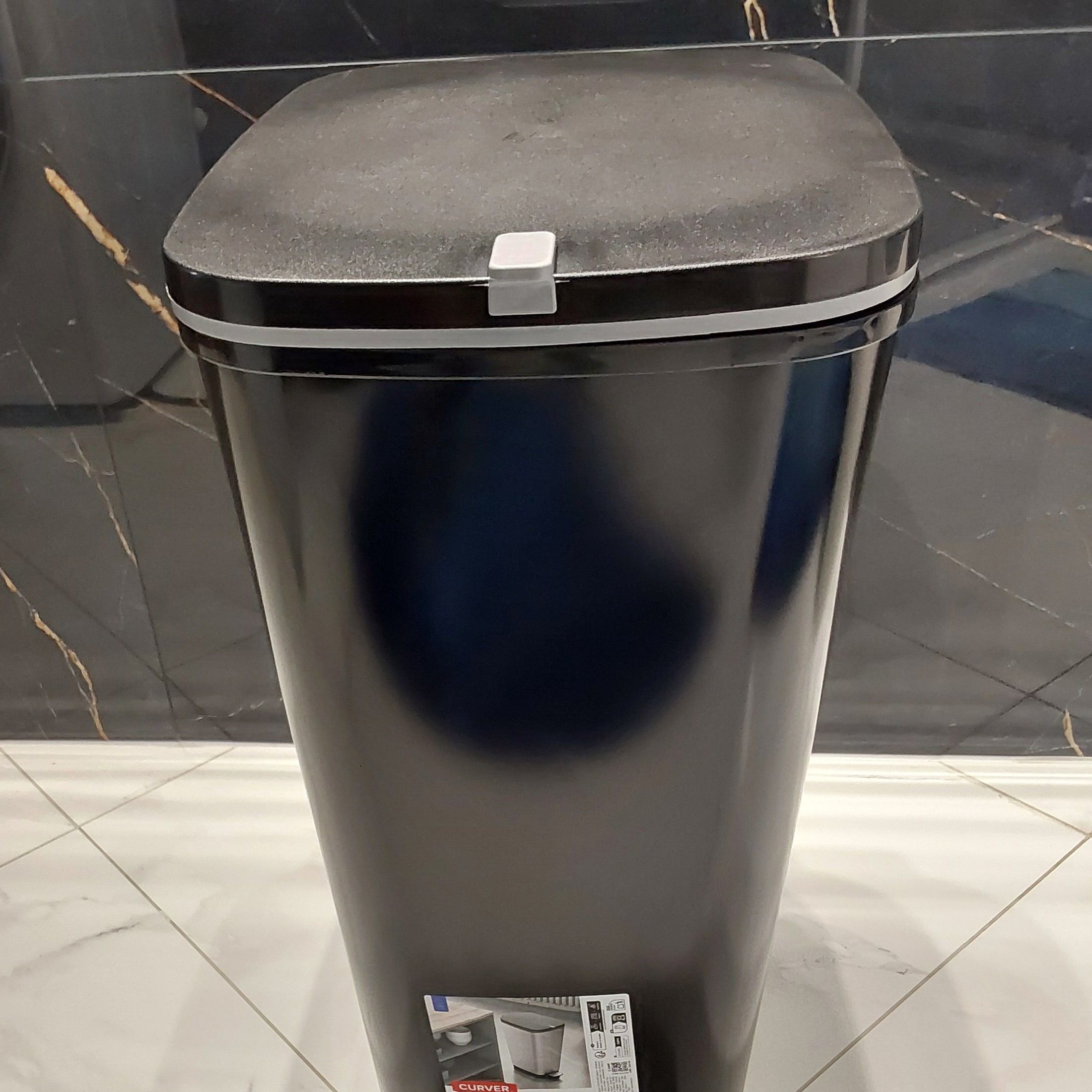 Kosz na odpady 45L Black Matt z pedałem - KETER zdjęcie realizacji 1