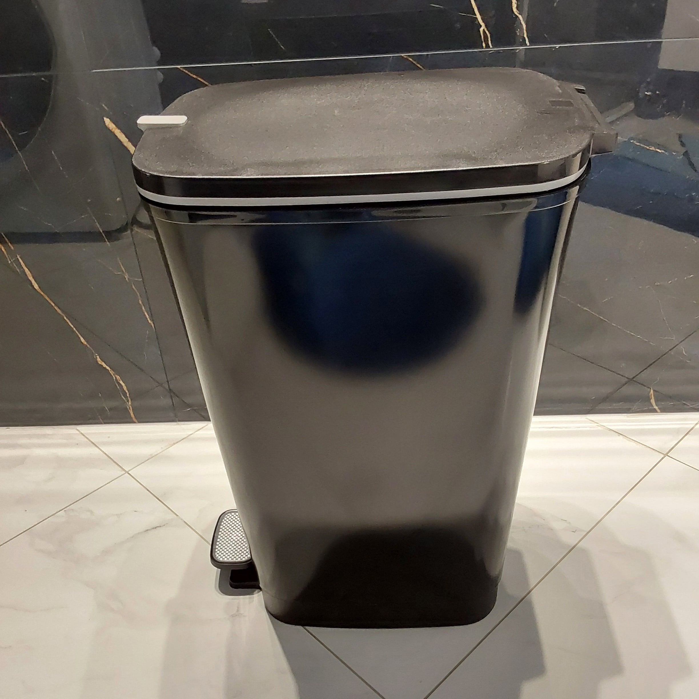 Kosz na odpady 45L Black Matt z pedałem - KETER zdjęcie realizacji 2