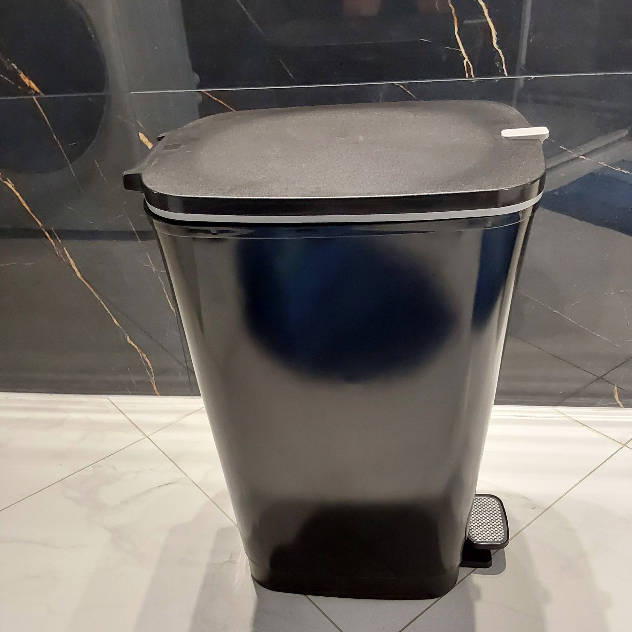 Kosz na odpady 45L Black Matt z pedałem - KETER zdjęcie realizacji 4