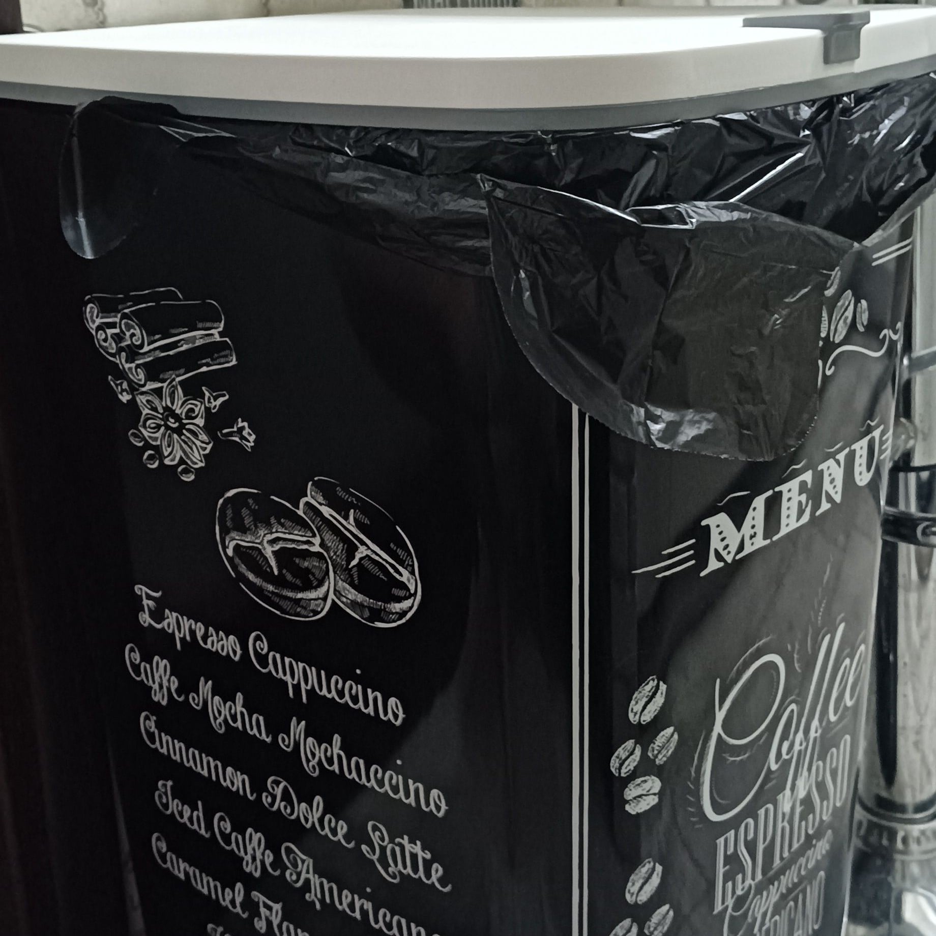 Kosz na odpady z pedałem 45L Coffee Menu - KETER zdjęcie realizacji 6