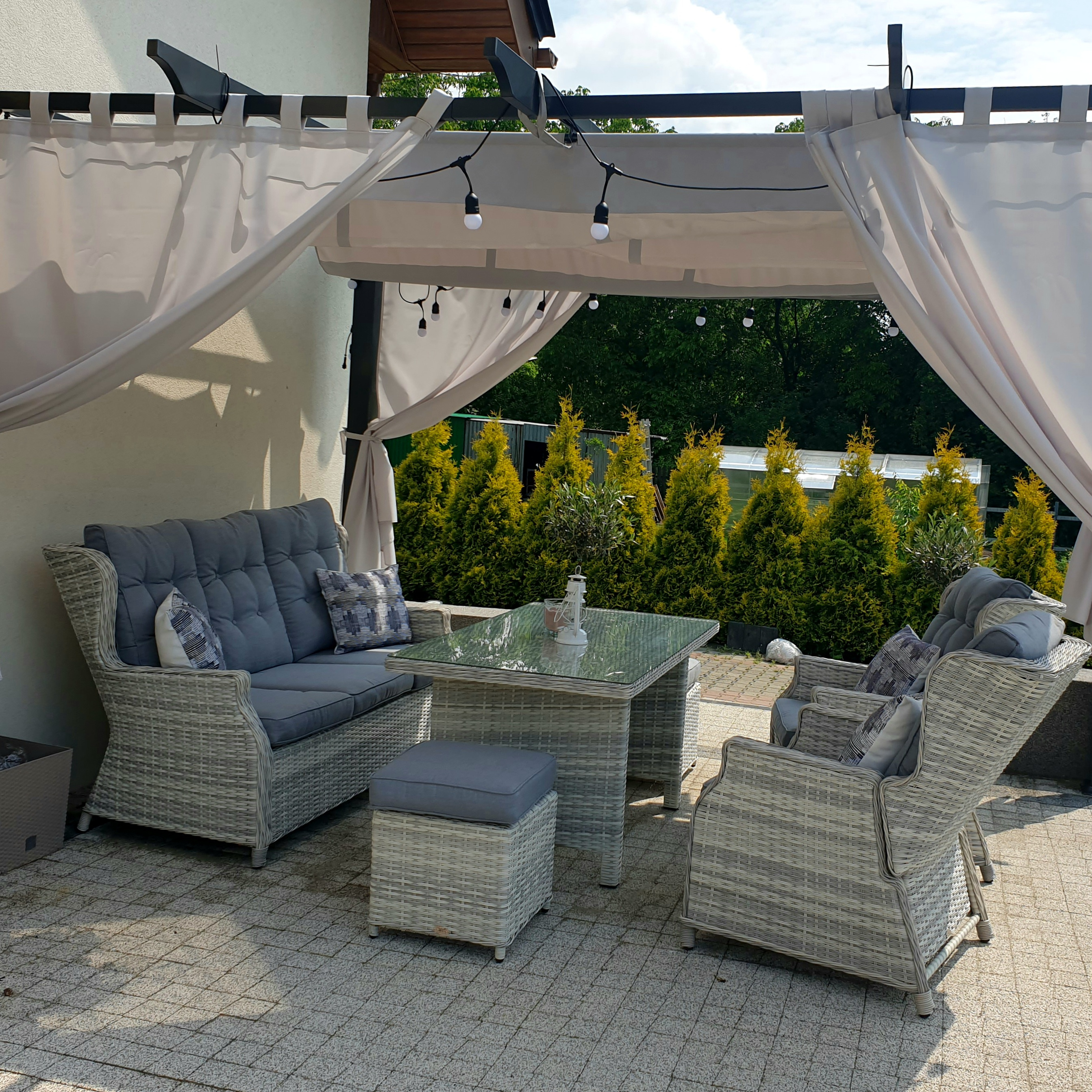 Meble technorattanowe TRIVENTO 3 DINING + PUFY White Grey - Bjørkka  zdjęcie realizacji 1