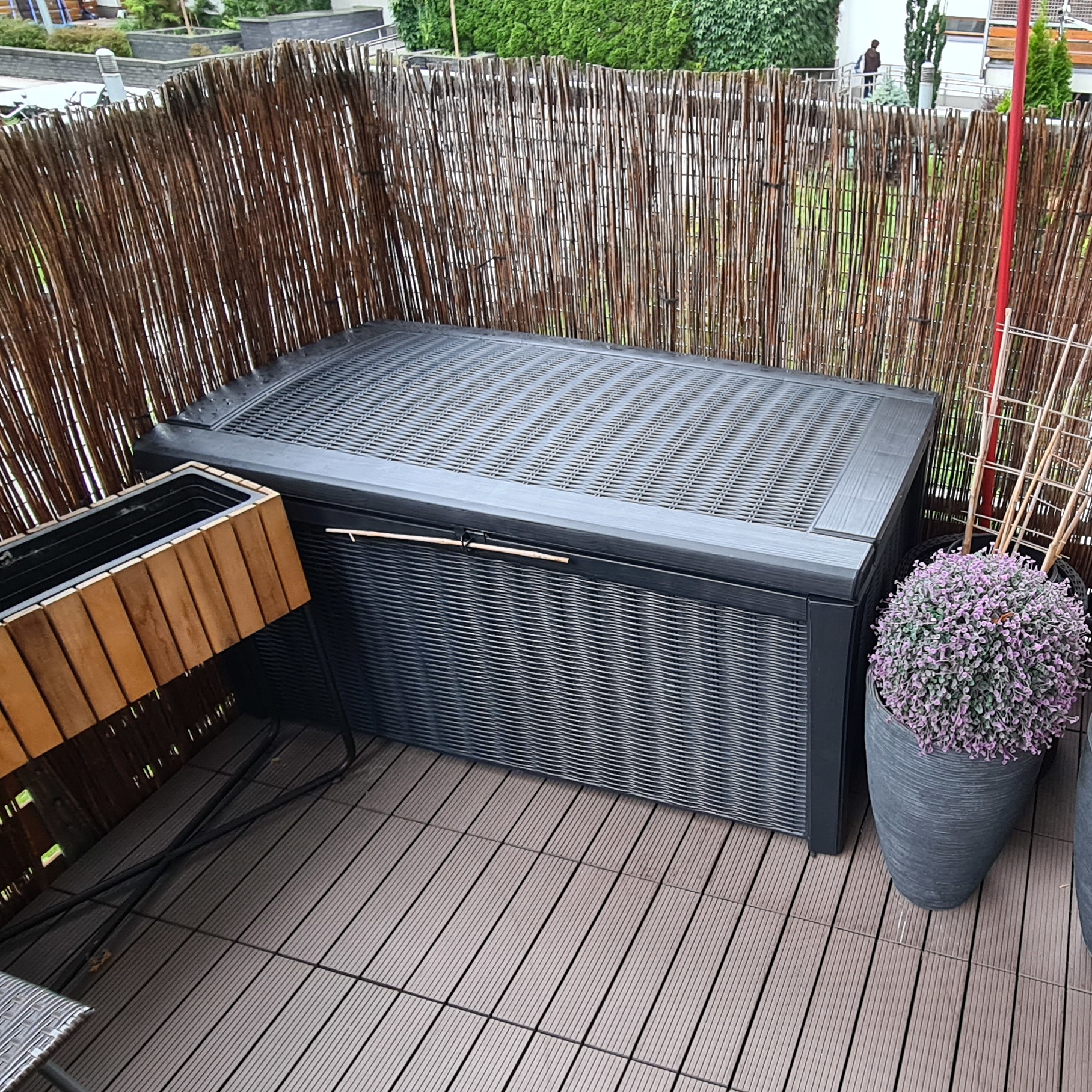 Skrzynia ogrodowa Keter BORNEO BOX 416L Graphite zdjęcie realizacji 4