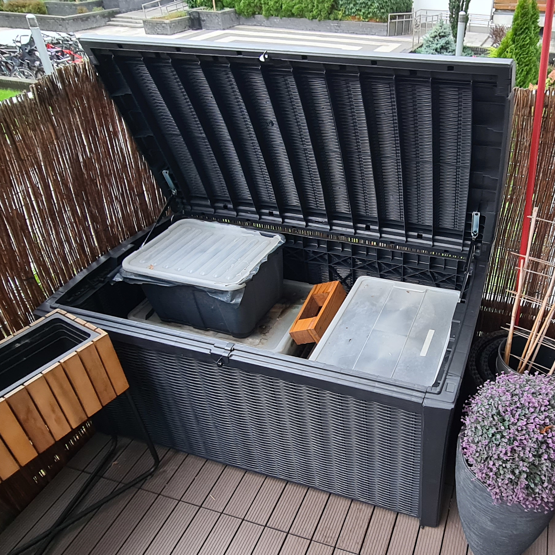 Skrzynia ogrodowa Keter BORNEO BOX 416L Graphite zdjęcie realizacji 5