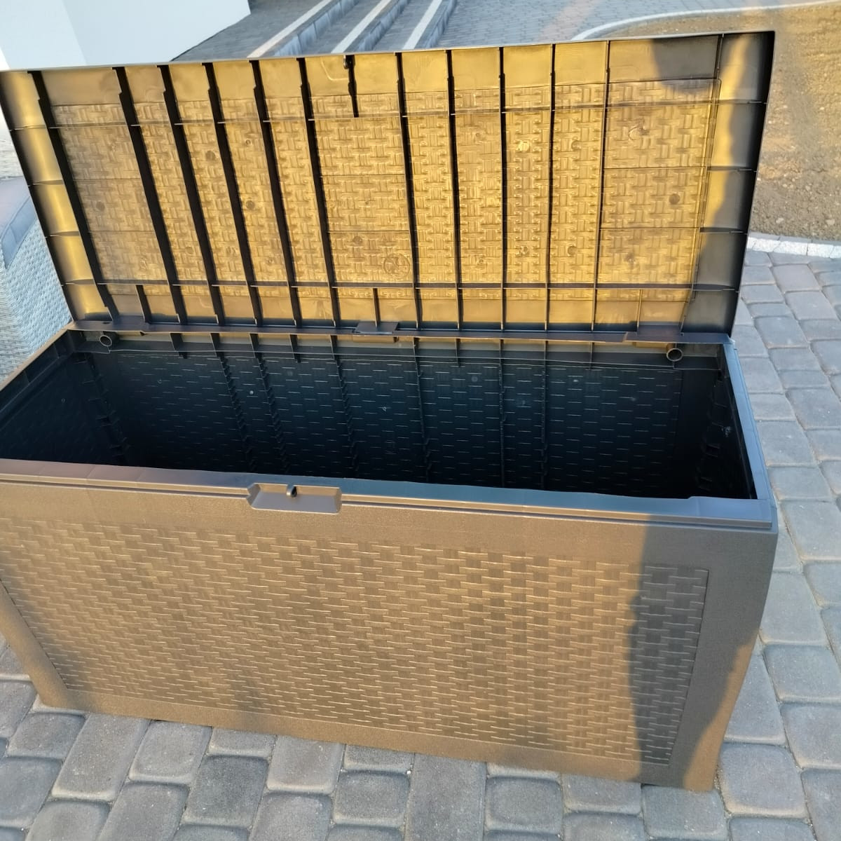 Skrzynia balkonowa Keter SAMOA RATTAN BOX 270L Graphite zdjęcie realizacji 2