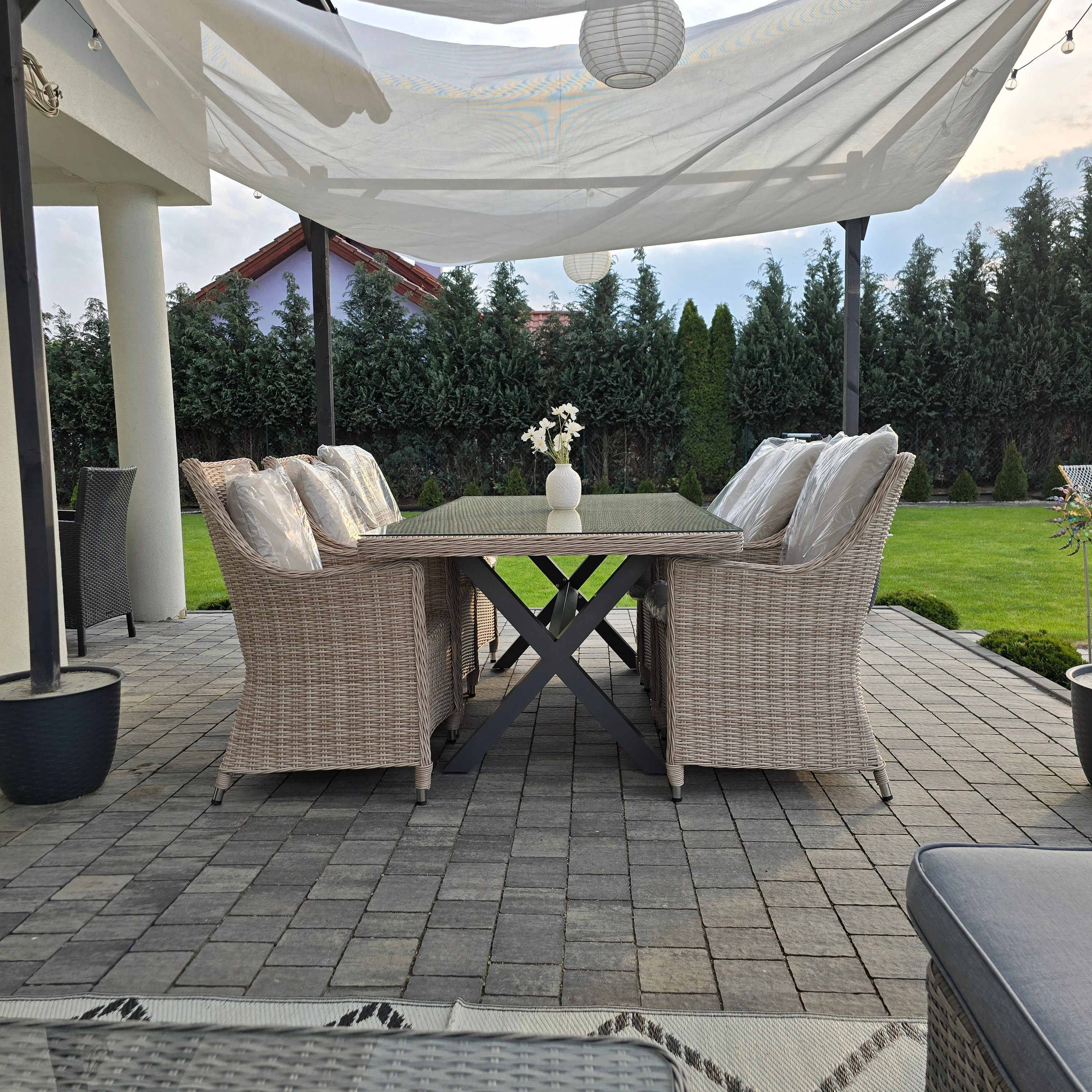 Zestaw mebli z technorattanu NAPOLI 6+1 Light Beige zdjęcie realizacji 2