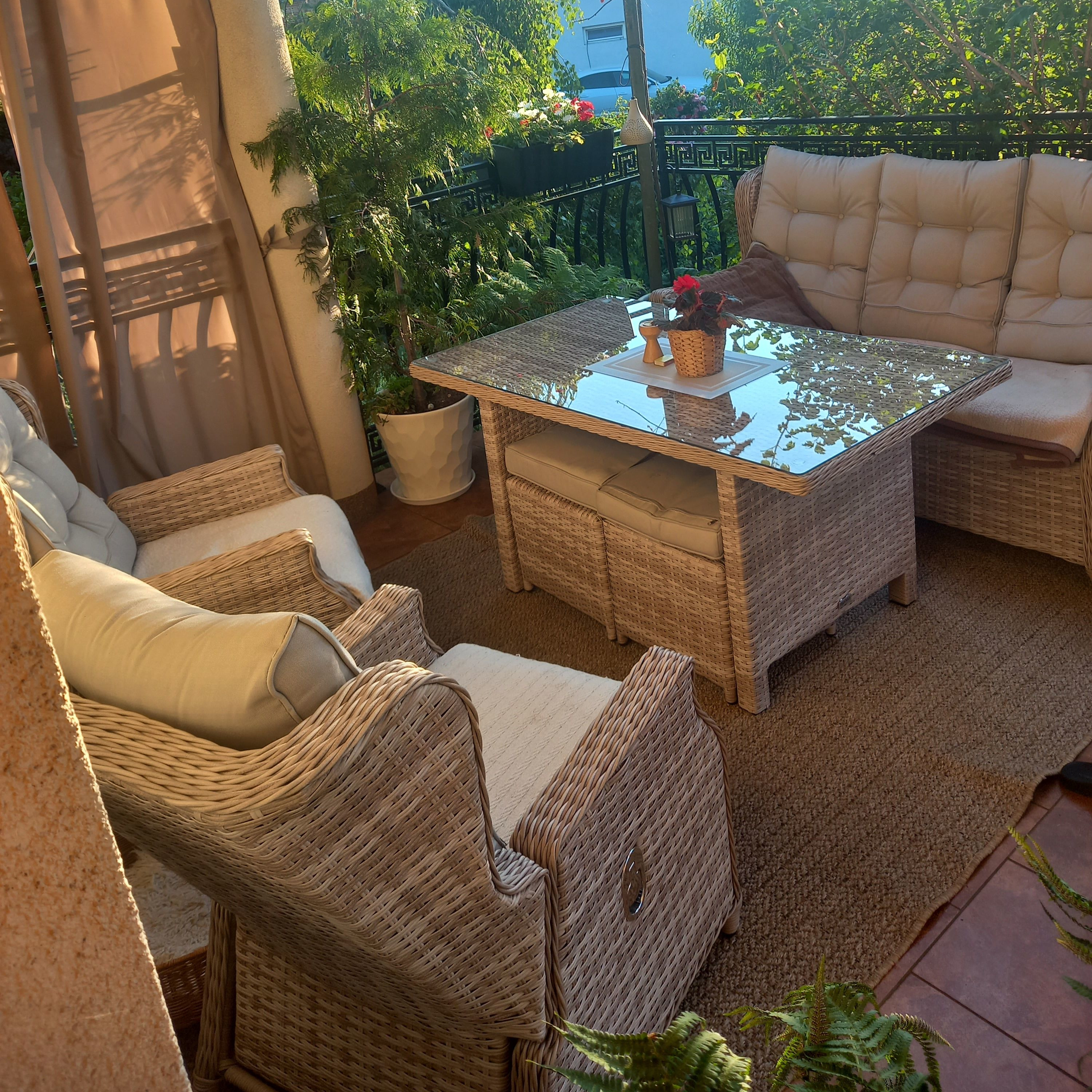 Meble technorattanowe BALTIMORE DINING + PUFY Beige zdjęcie realizacji 2
