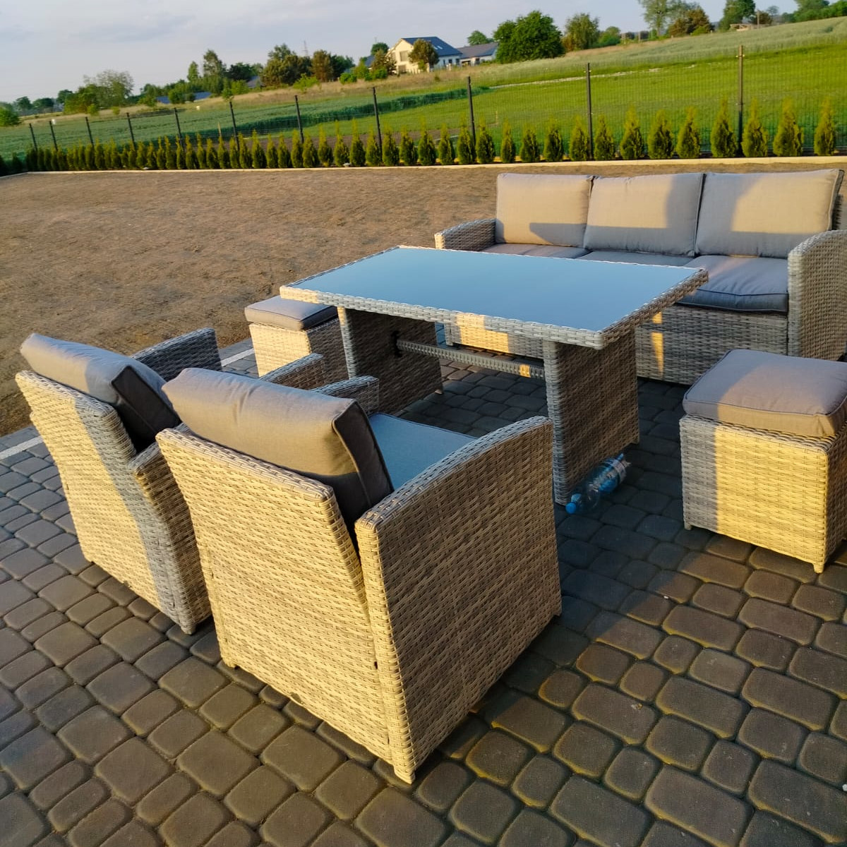 Zestaw z technorattanu BORNEO + PUFY White Grey zdjęcie realizacji 1