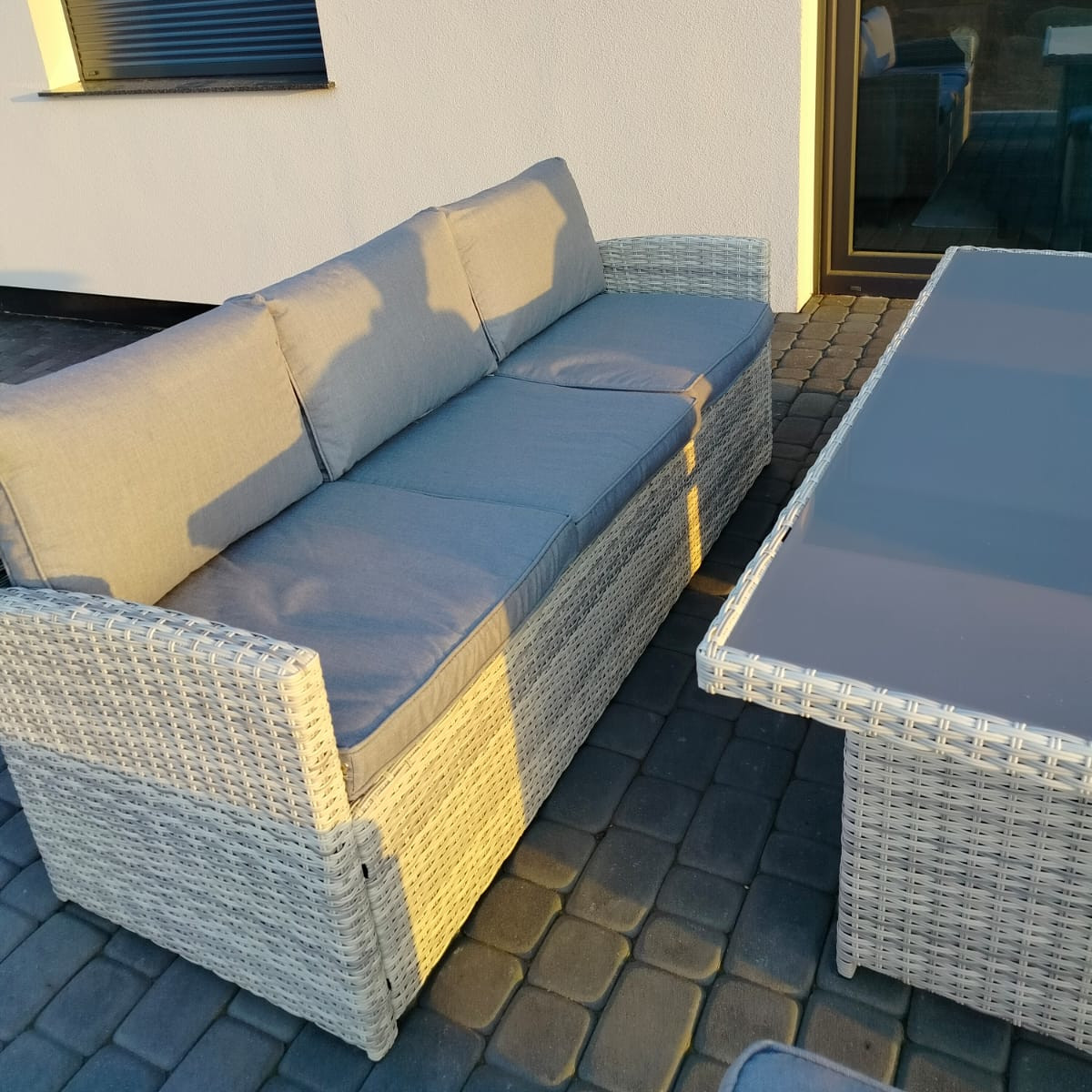 Zestaw z technorattanu BORNEO + PUFY White Grey zdjęcie realizacji 3