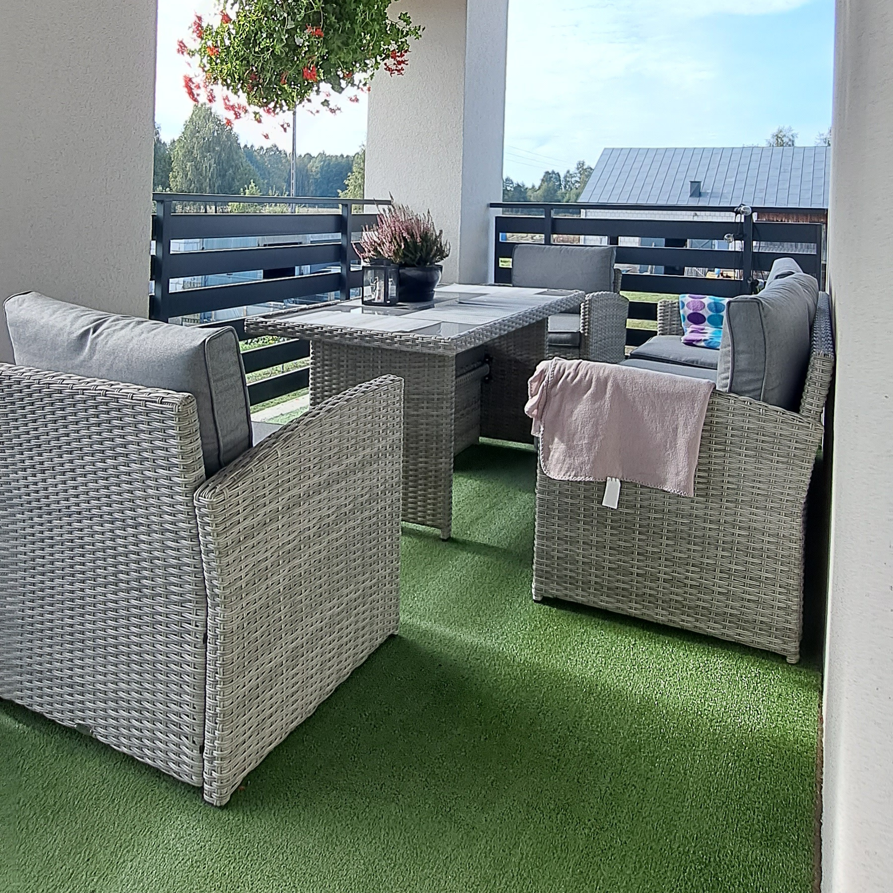 Zestaw z technorattanu BORNEO + PUFY Stone Grey zdjęcie realizacji 1