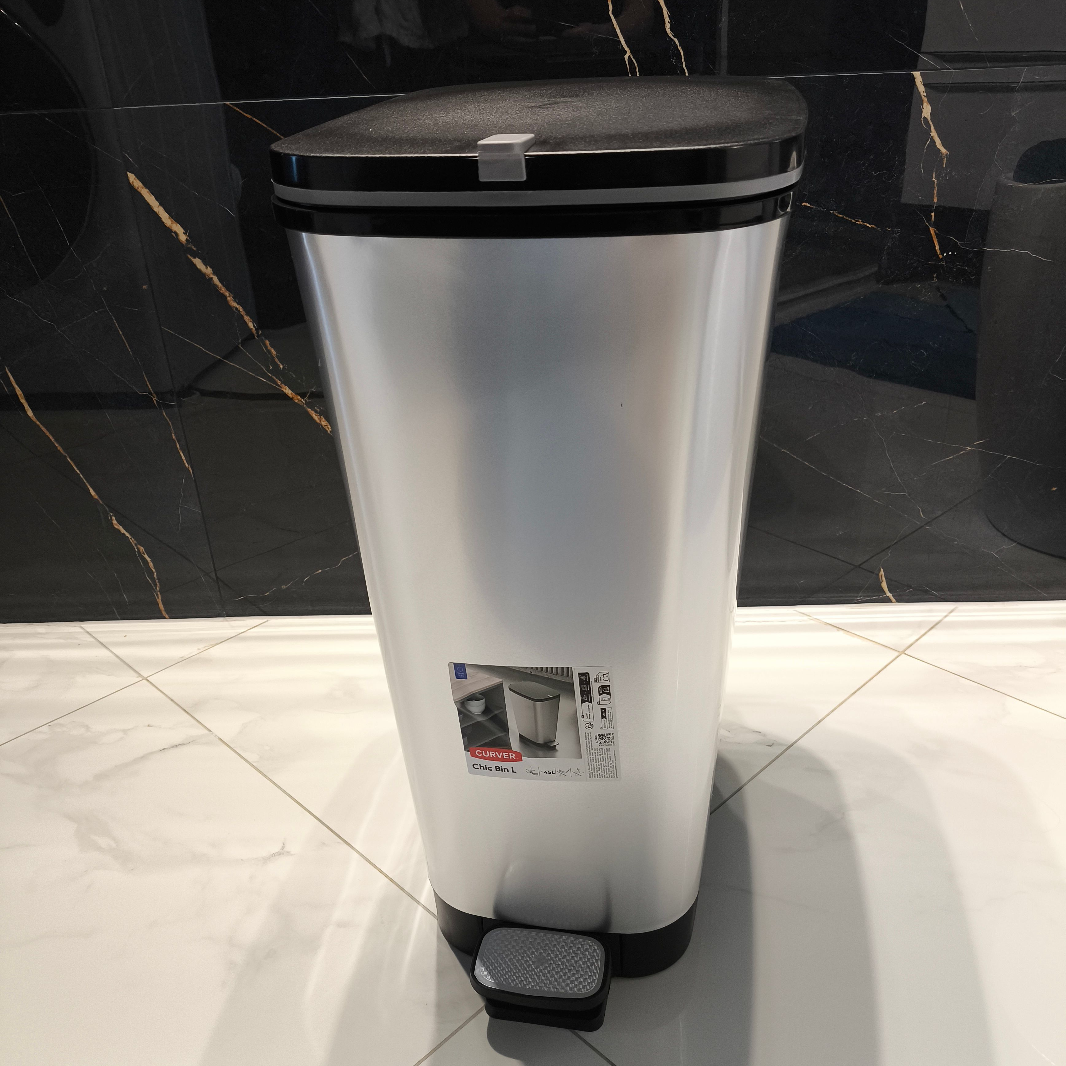 Kosz na śmieci z pedałem 45L Steel - KETER zdjęcie realizacji 3