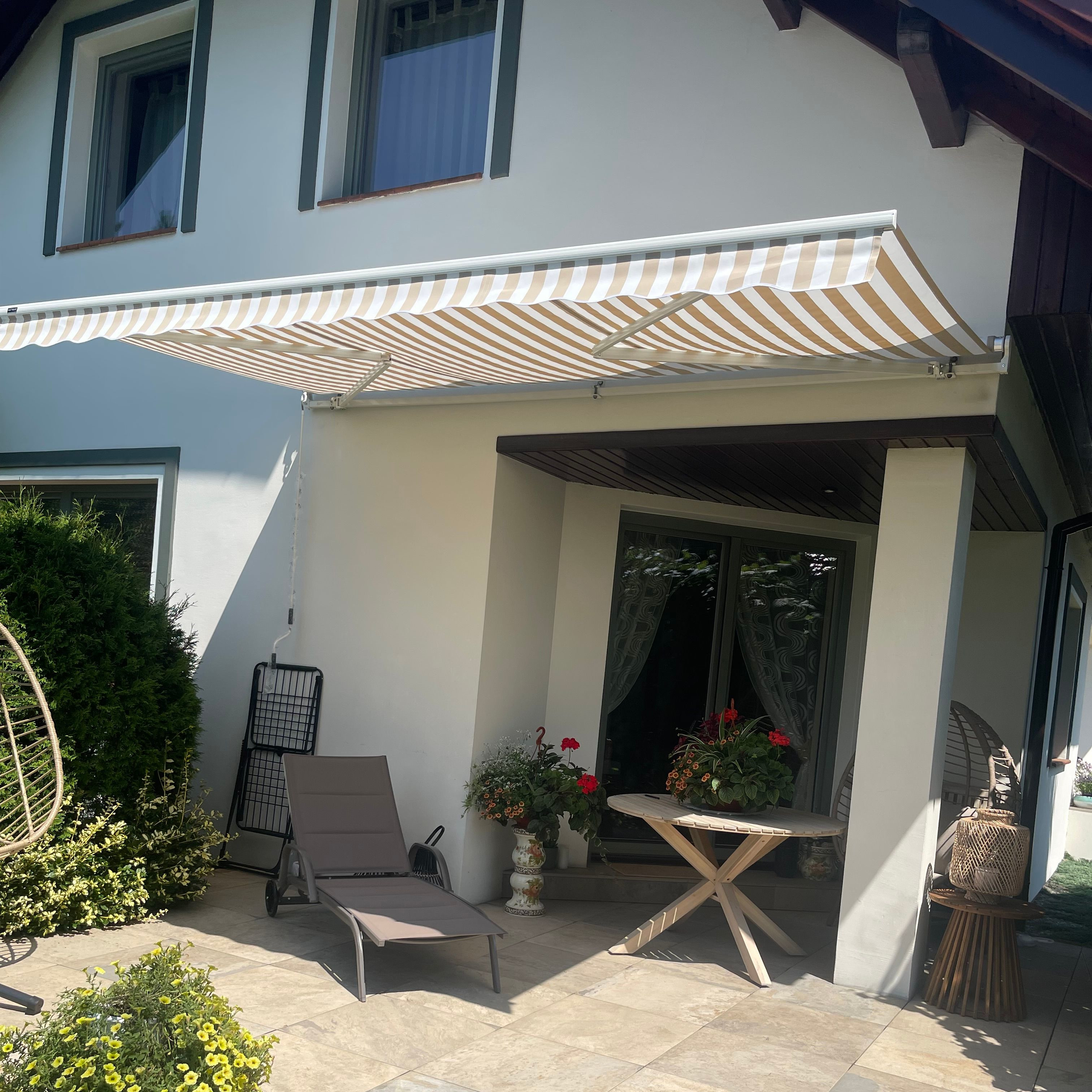 Markiza na taras CLASSIC 400x300 White/Taupe - Gutroof zdjęcie realizacji 1