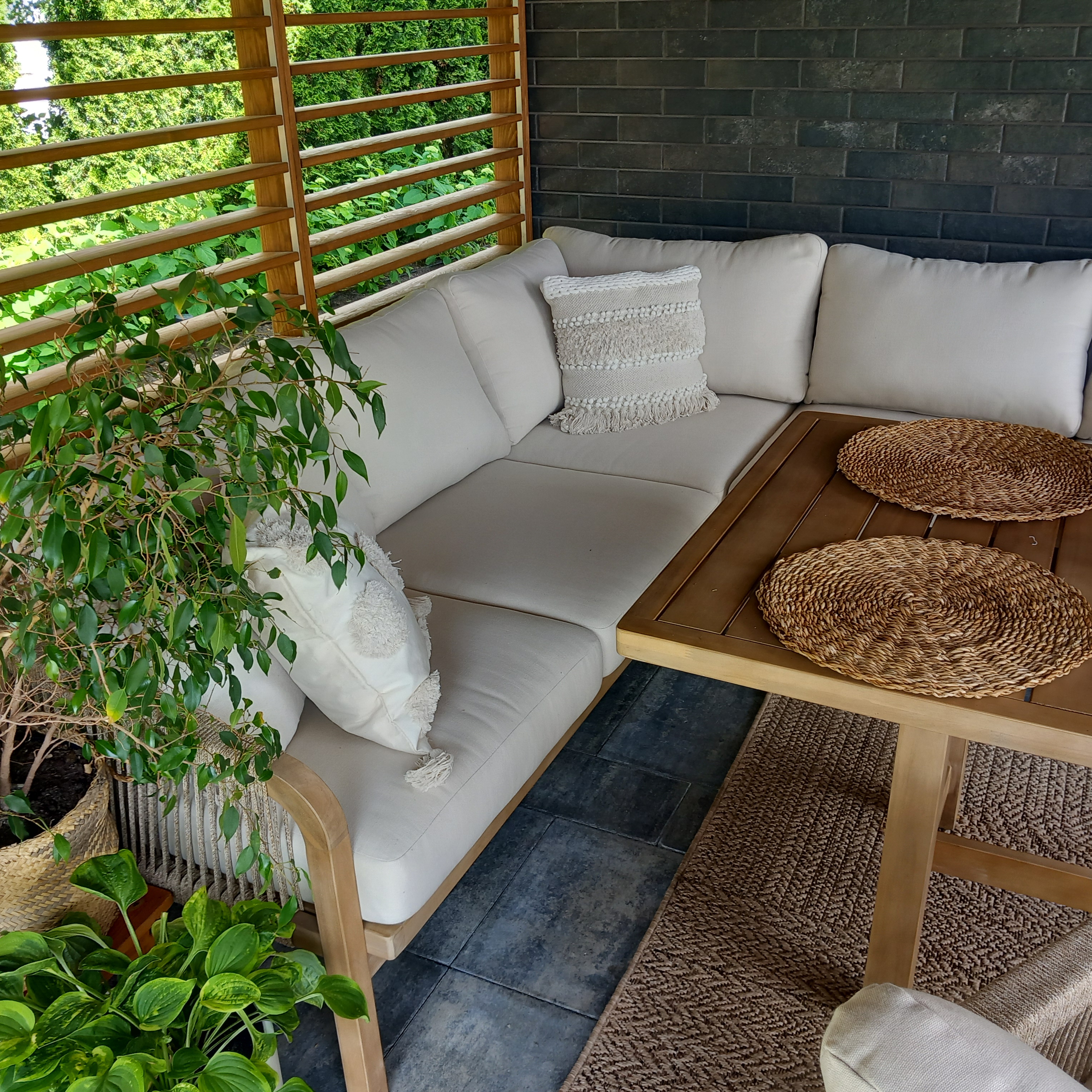 Narożnik z drewna akacjowego MARIGOLD dining - FURRORE zdjęcie realizacji 3