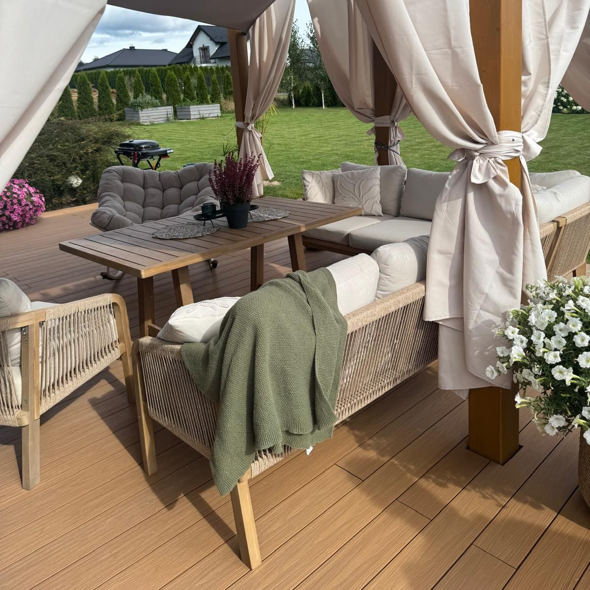 Narożnik z drewna akacjowego MARIGOLD dining - FURRORE zdjęcie realizacji 5