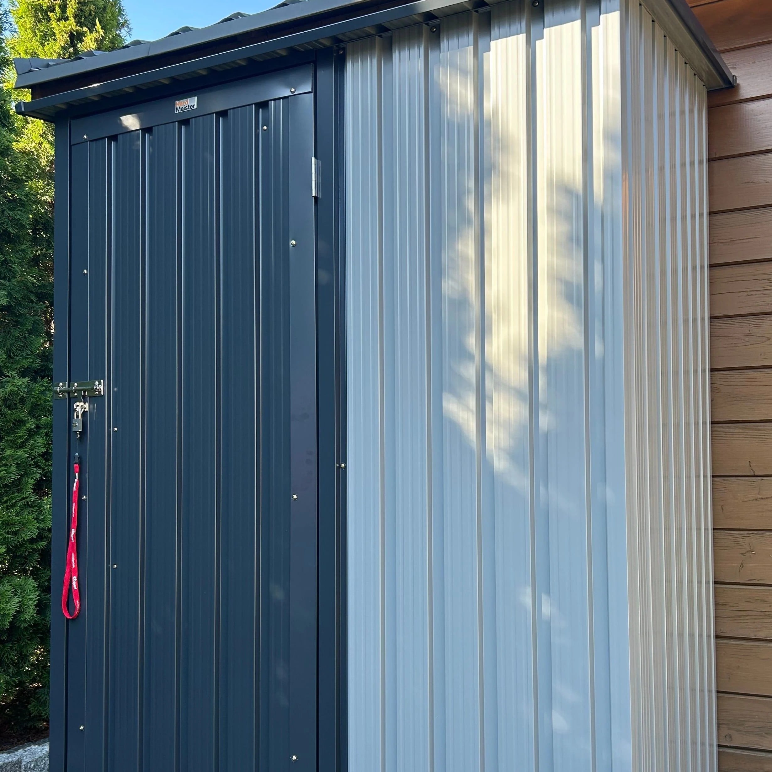 Metalowa szopka ogrodowa KENT 143x89cm Light Grey - HARDMAISTER zdjęcie realizacji 4
