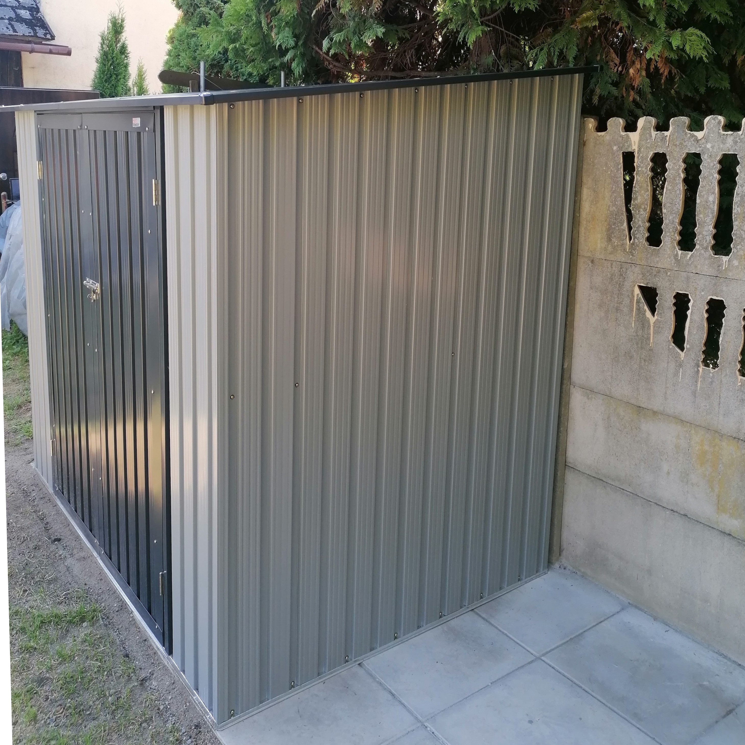Domek narzędziowy metalowy KENT 222x149cm Light Grey - HARDMAISTER zdjęcie realizacji 4