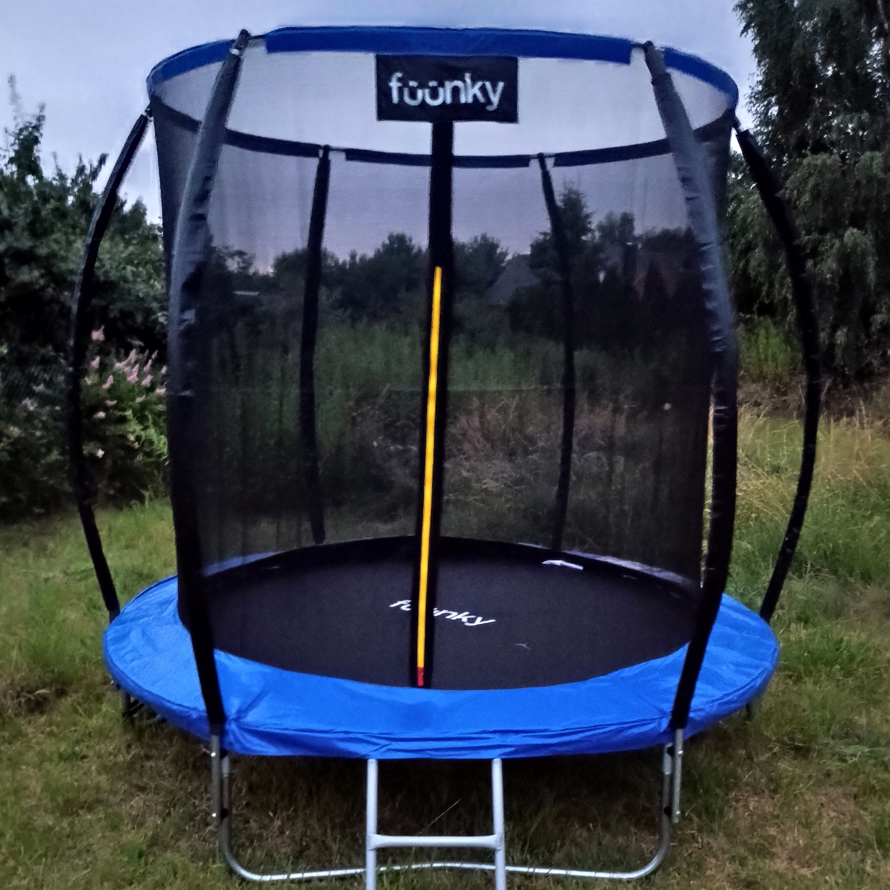 Trampolina ogrodowa 8FT 244cm + drabinka + siatka na obuwie, niebieska  - Fuunky zdjęcie realizacji 1