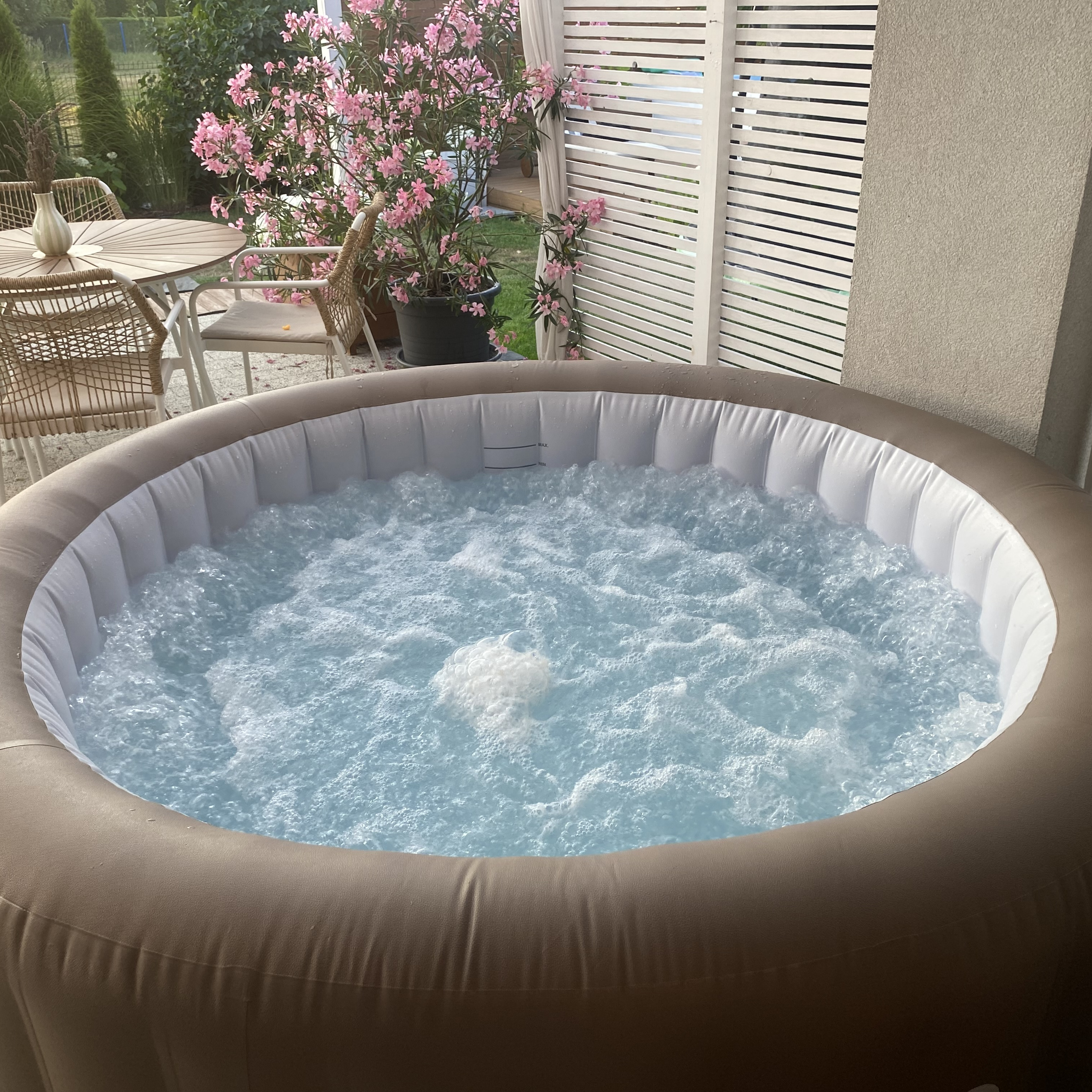 Jacuzzi ogrodowe PALM SPRINGS Airjet, nadmuchiwane - Bestway 60017 zdjęcie realizacji 2