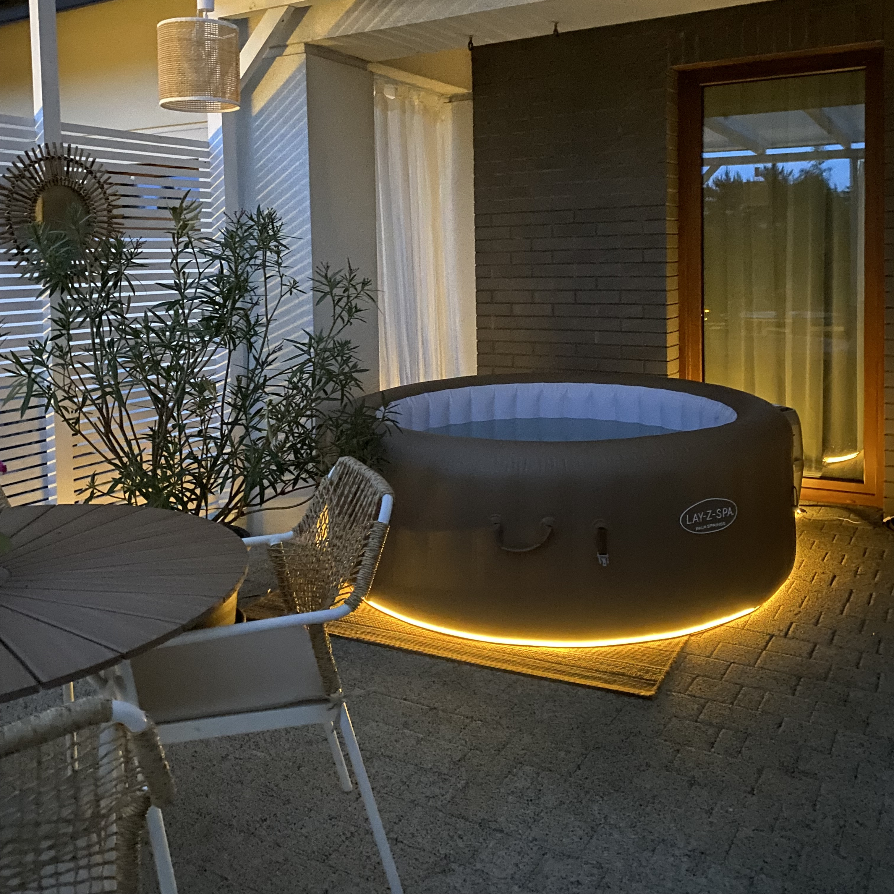 Jacuzzi ogrodowe PALM SPRINGS Airjet, nadmuchiwane - Bestway 60017 zdjęcie realizacji 3