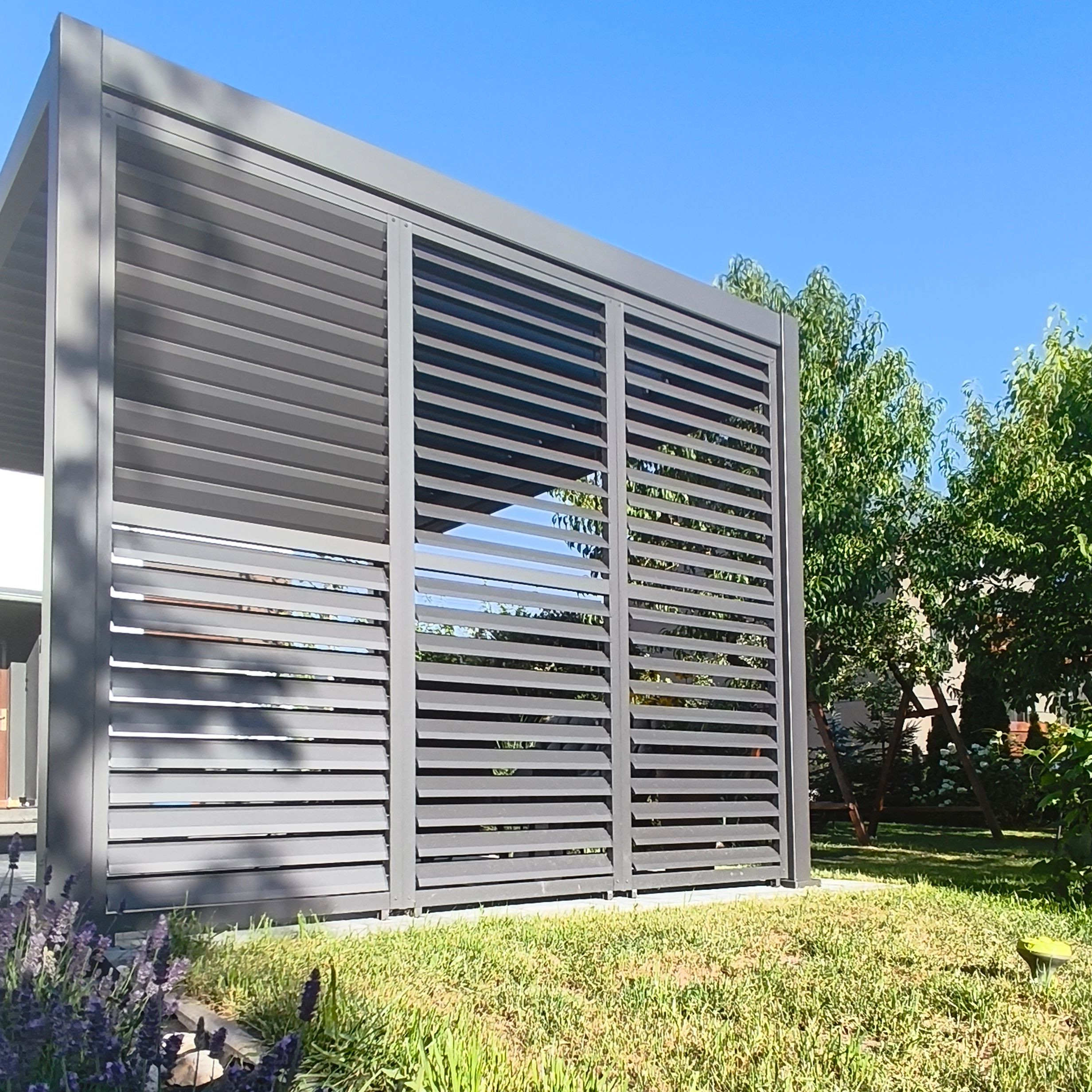 Regulowany panel żaluzjowy do pergoli PREMIUM 3m, anthracite - GUTROOF  zdjęcie realizacji 3