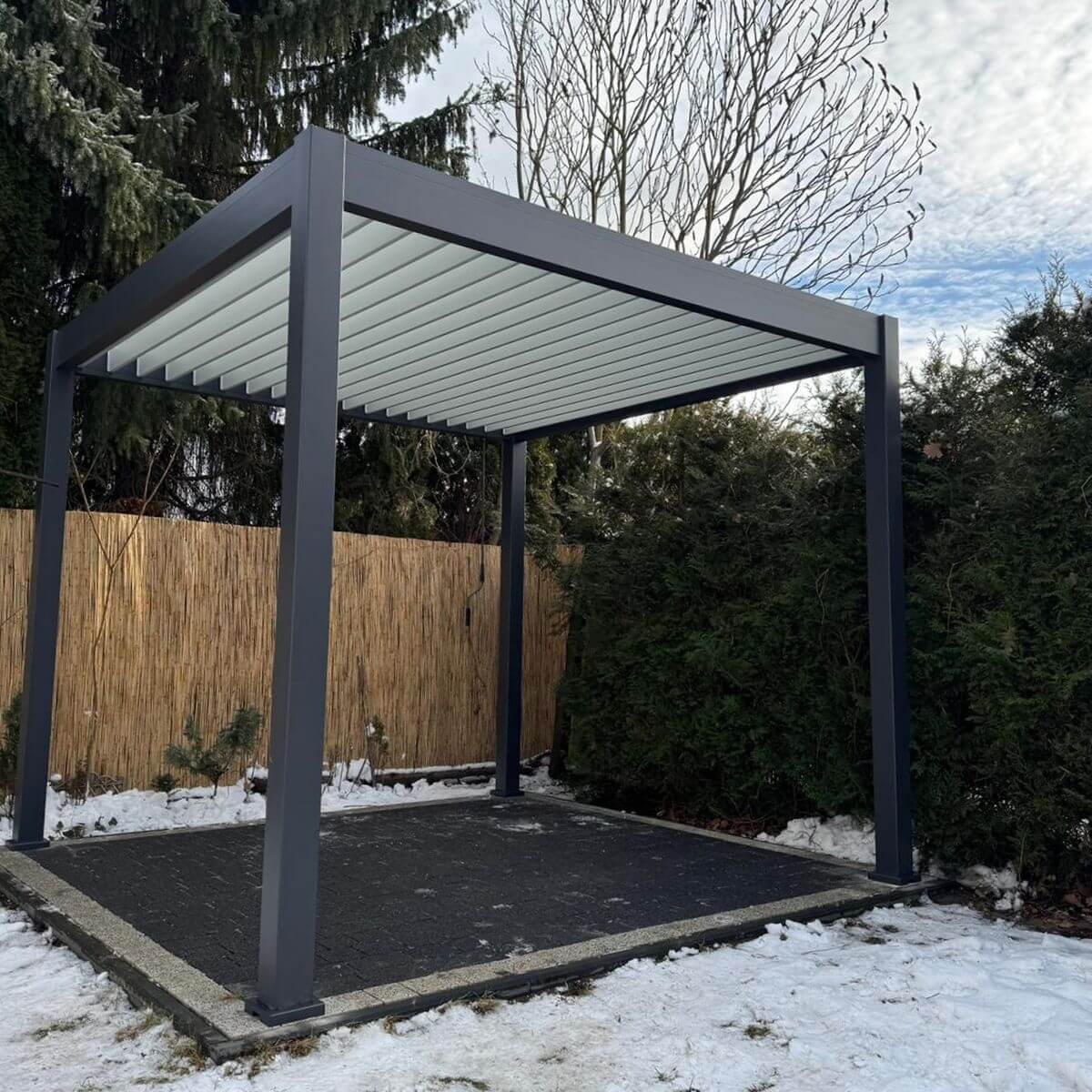 Pergola tarasowa ELEGANCE 3x3 Anthracite/Light Grey - Gutroof zdjęcie realizacji 2