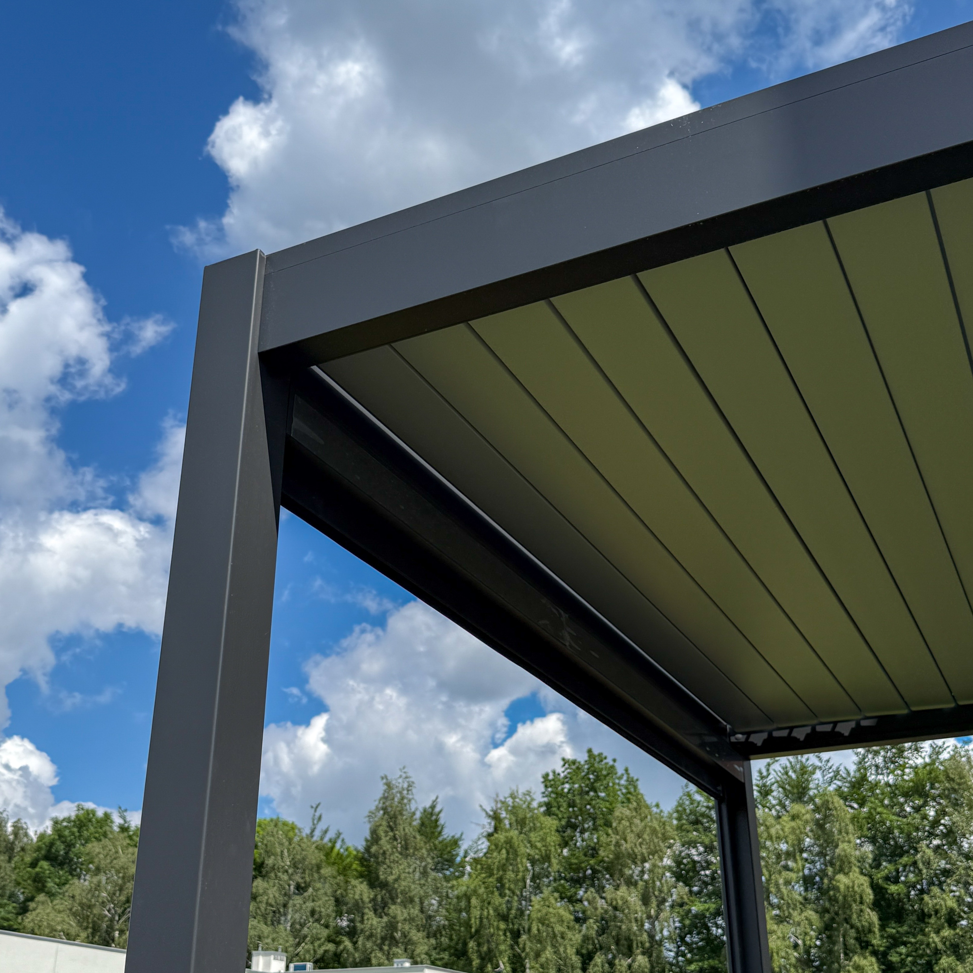 Pergola tarasowa ELEGANCE 3x3 Anthracite/Light Grey - Gutroof  zdjęcie realizacji 4