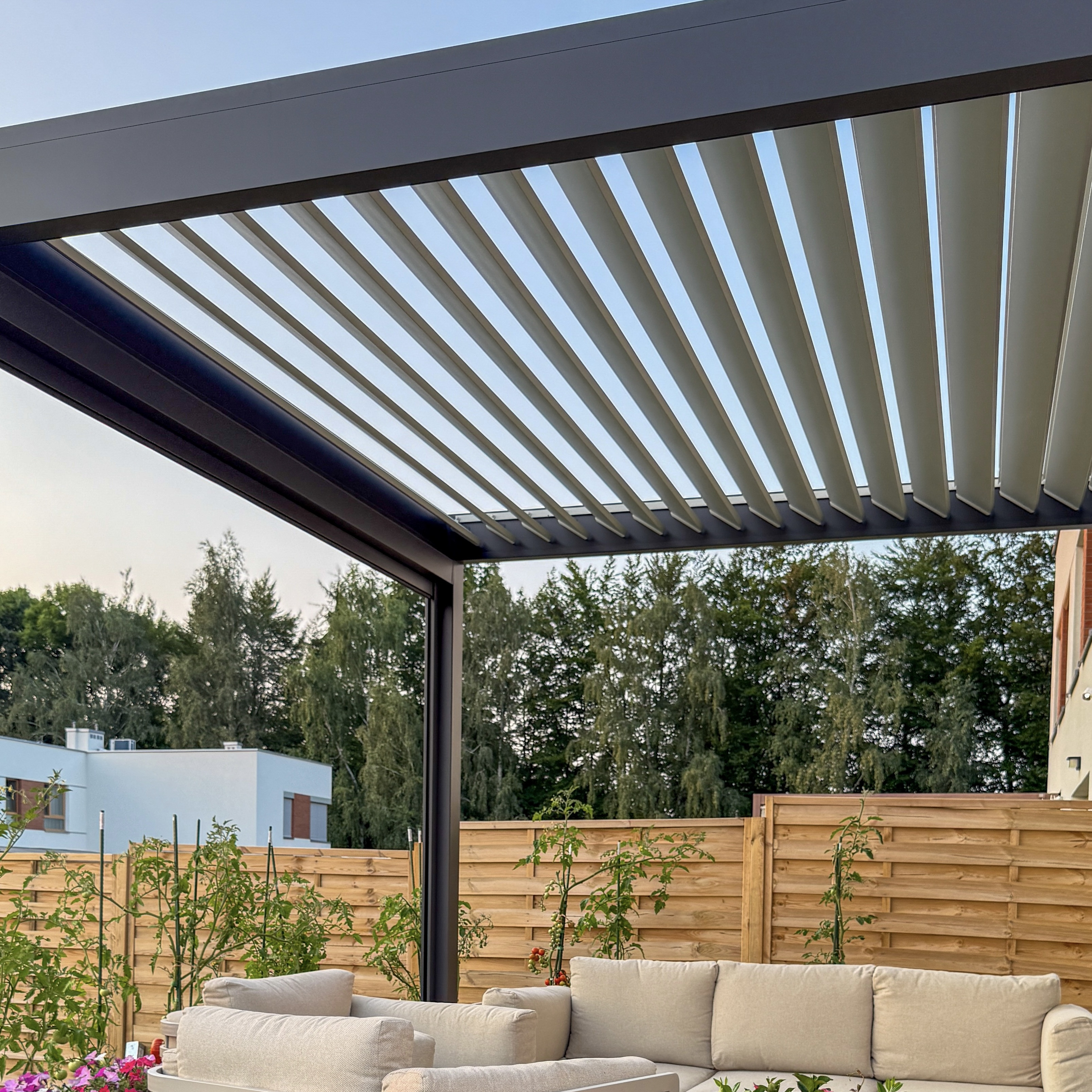 Pergola tarasowa ELEGANCE 3x3 Anthracite/Light Grey - Gutroof  zdjęcie realizacji 6