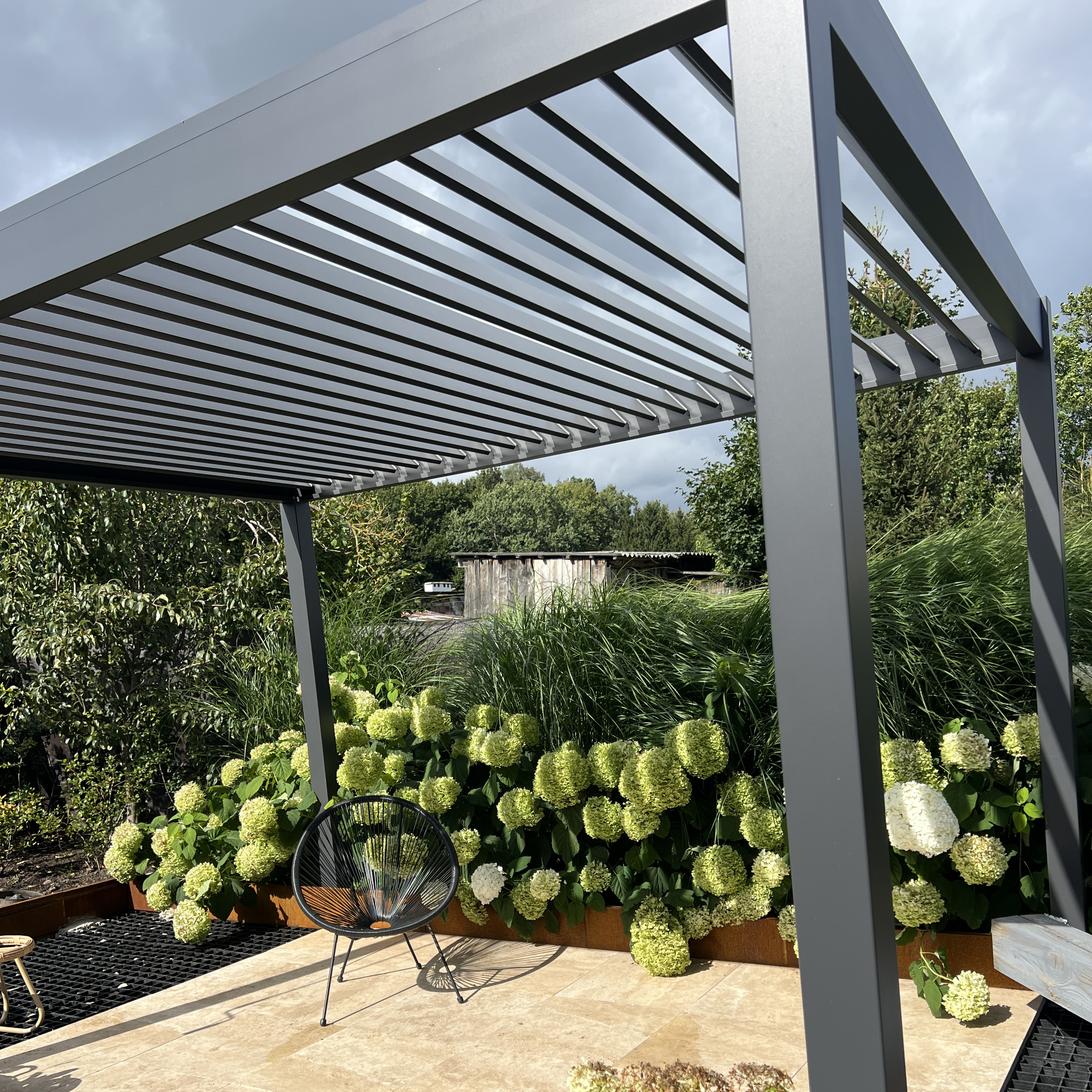 Pergola ogrodowa na taras ELEGANCE 3x4 Anthracite - Gutroof  zdjęcie realizacji 2