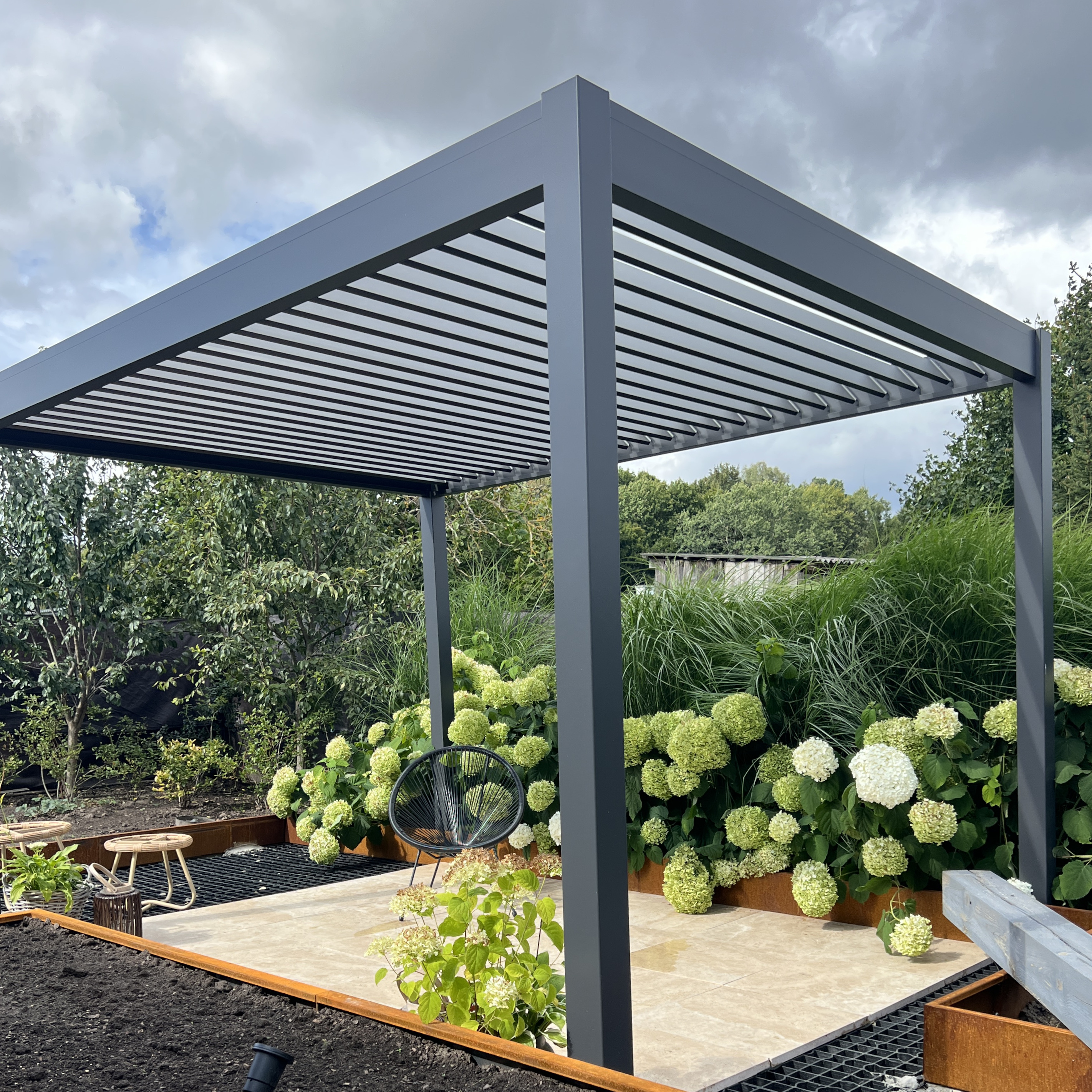 Pergola ogrodowa na taras ELEGANCE 3x4 Anthracite - Gutroof  zdjęcie realizacji 6