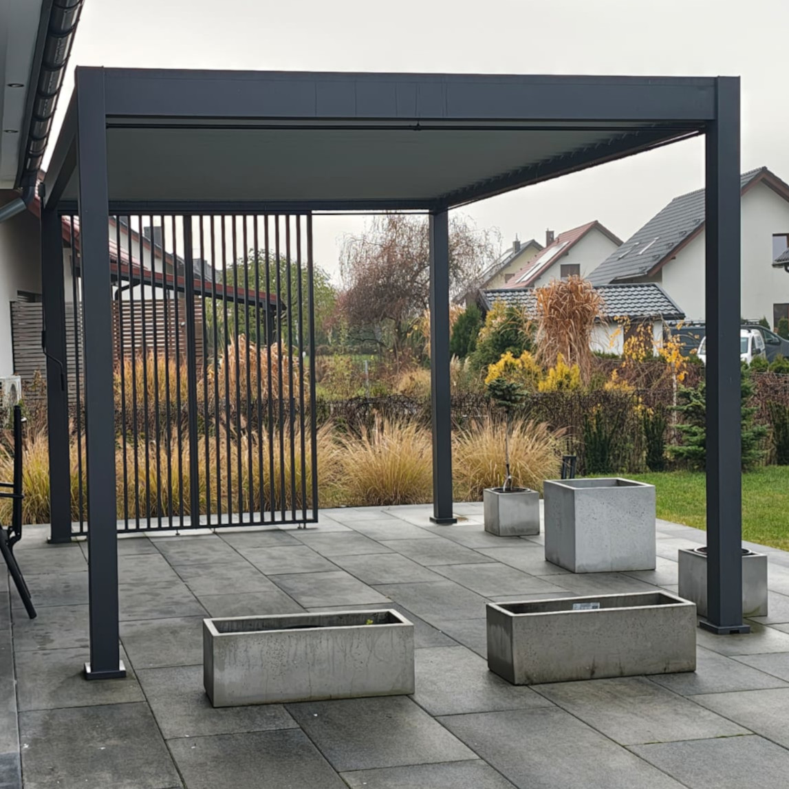 Pergola ogrodowa na taras ELEGANCE 3x4 Anthracite/Light Grey - Gutroof  zdjęcie realizacji 4