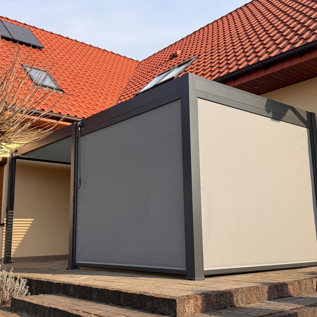 Pergola aluminiowa na ogród ELEGANCE 3x6 Anthracite/Light Grey - Gutroof zdjęcie realizacji 9