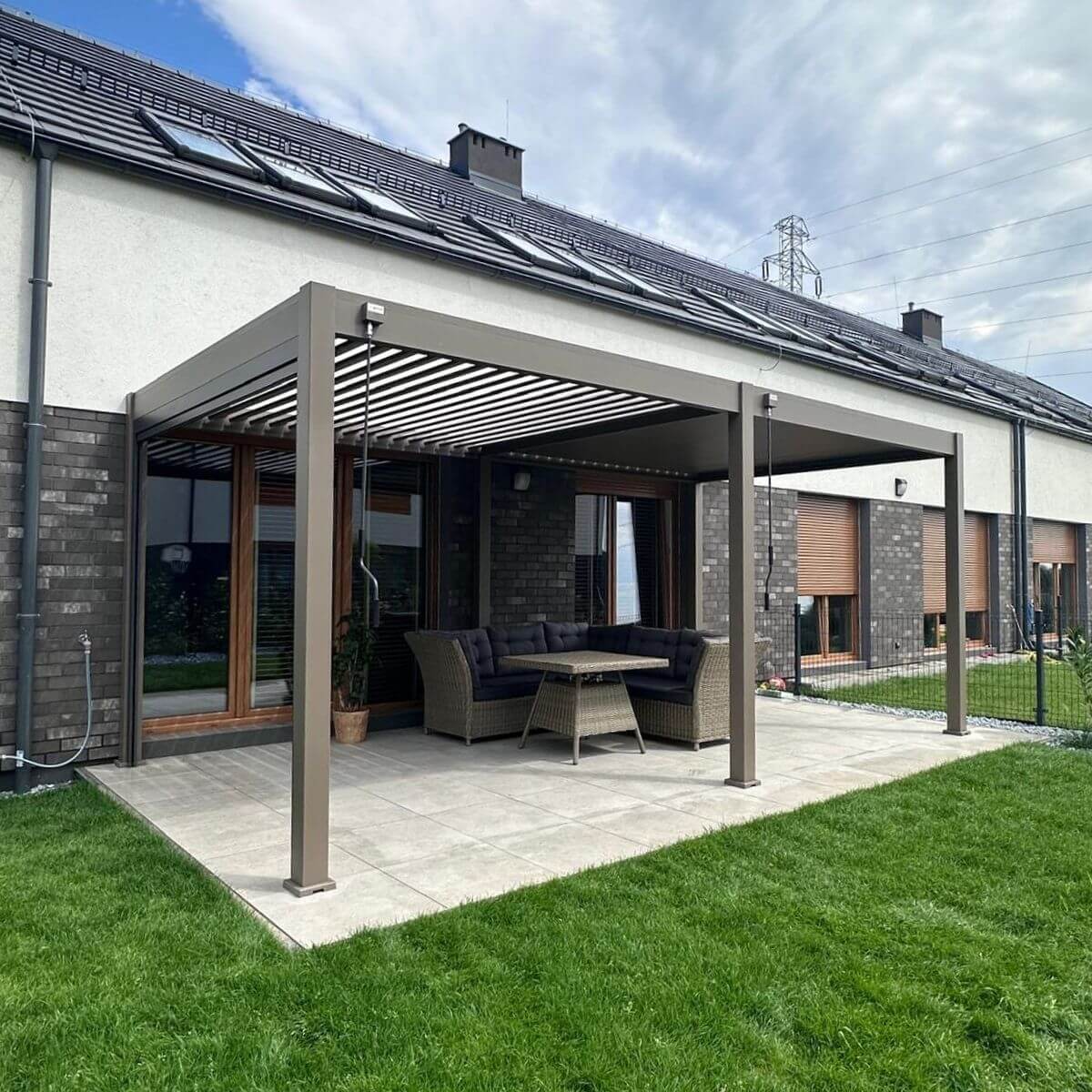 Pergola ogrodowa ELEGANCE 3x6 Taupe - Gutroof  zdjęcie realizacji 2