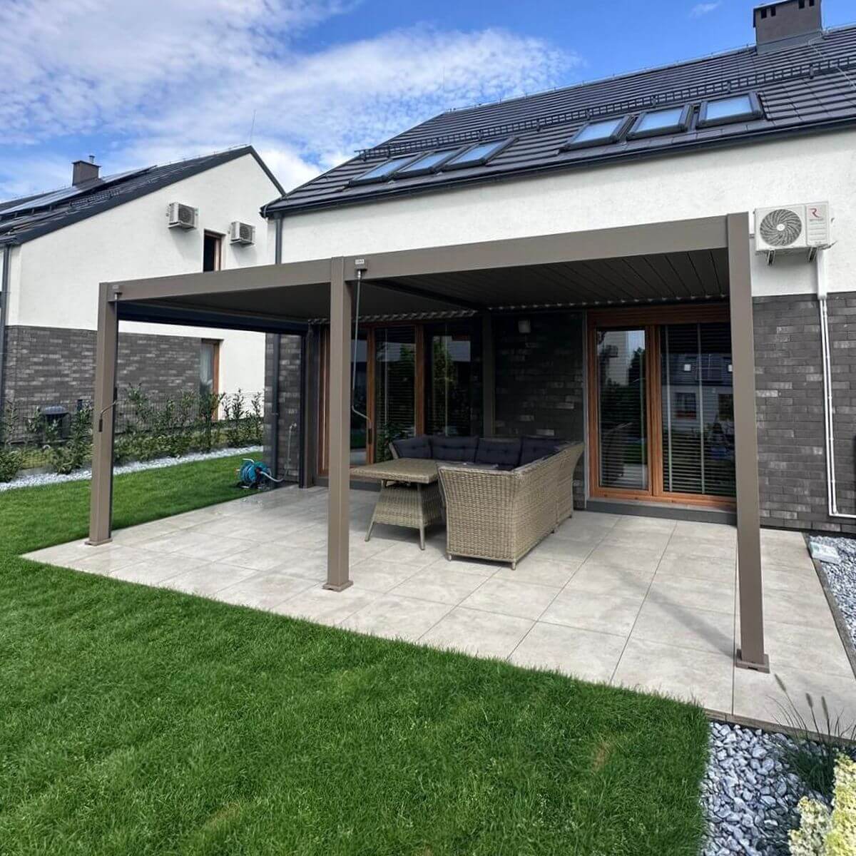 Pergola ogrodowa ELEGANCE 3x6 Taupe - Gutroof  zdjęcie realizacji 4
