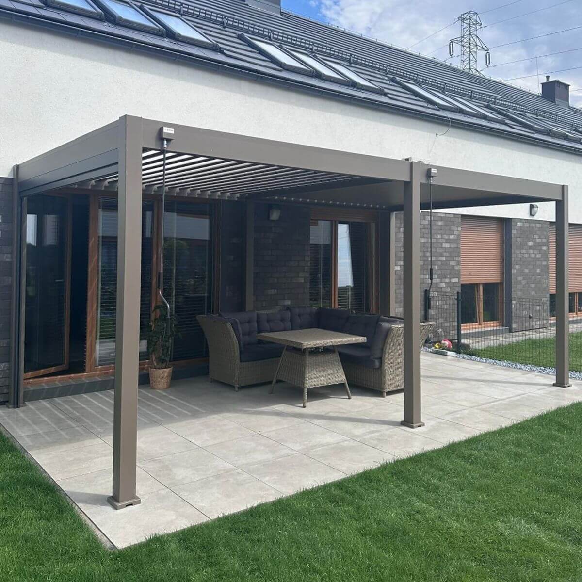 Pergola ogrodowa ELEGANCE 3x6 Taupe - Gutroof  zdjęcie realizacji 5