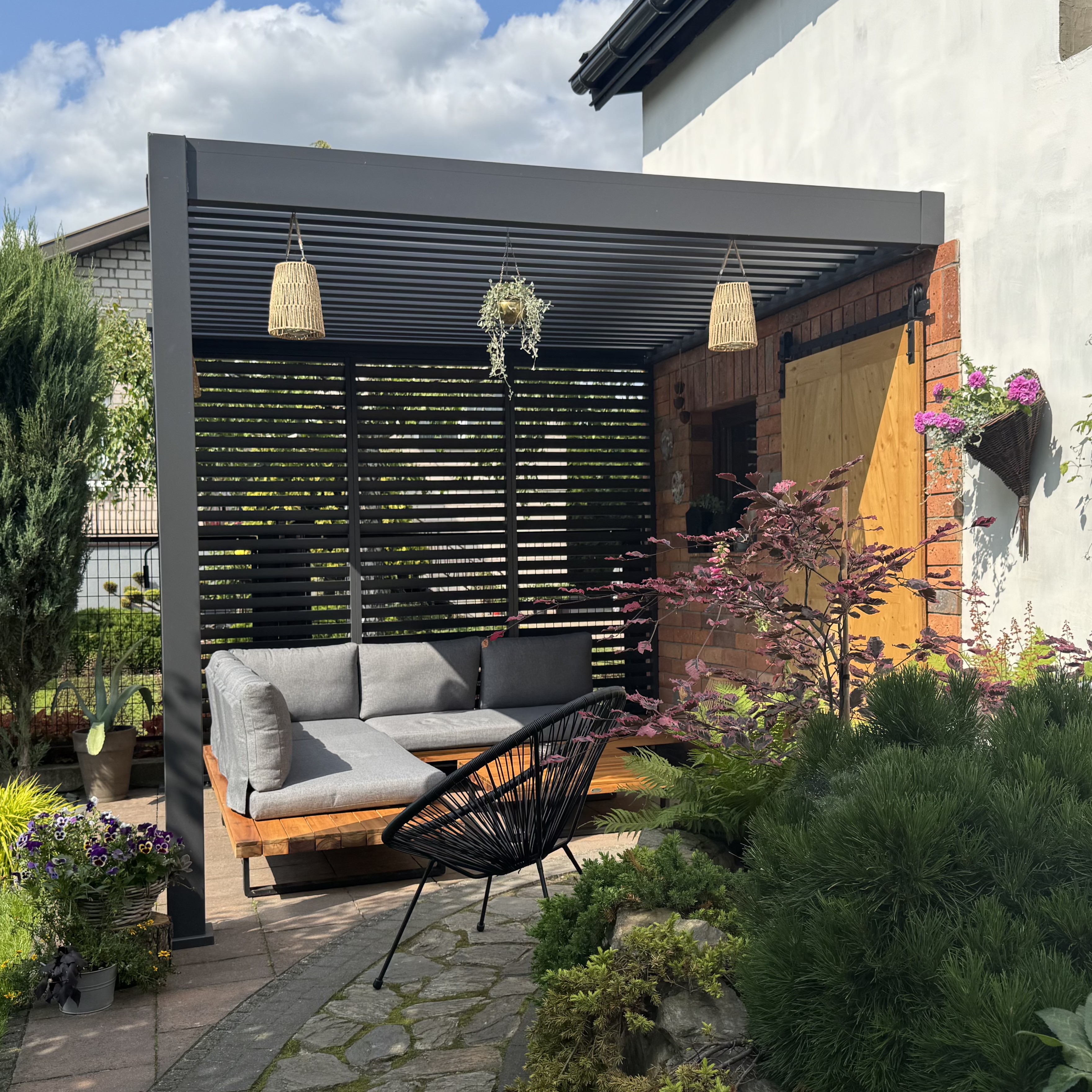 Przyścienna pergola ELEGANCE WALL 3x3 Anthracite - Gutroof zdjęcie realizacji 3