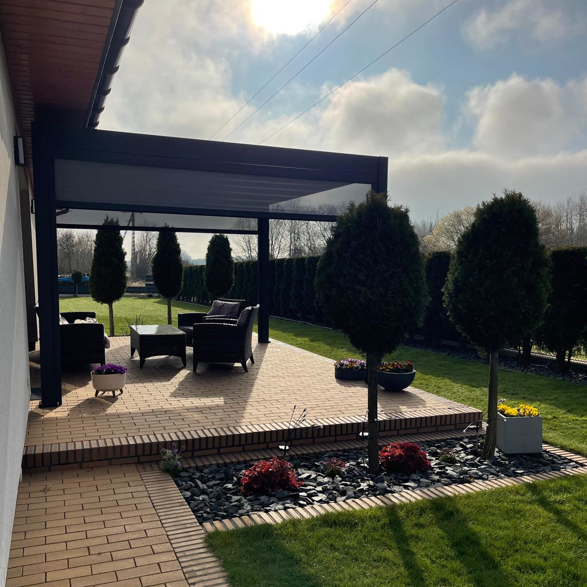 Pergola aluminiowa na taras DELUXE 3,6x4 Anthracite - Gutroof  zdjęcie realizacji 4