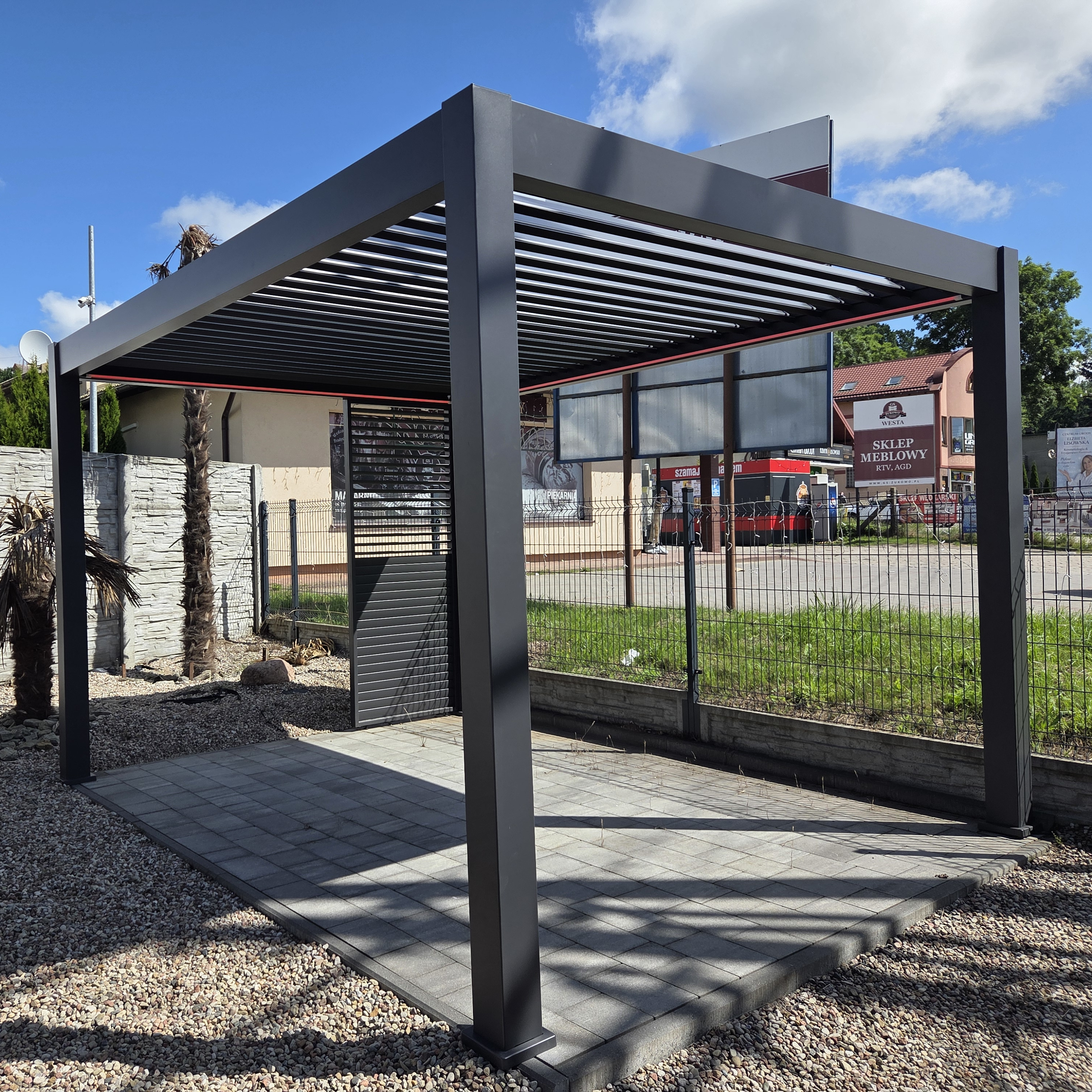 Pergola elektryczna tarasowa DELUXE PRO AUTOMATIC 3x4 z oświetleniem LED, Anthracite - Gutroof  zdjęcie realizacji 1