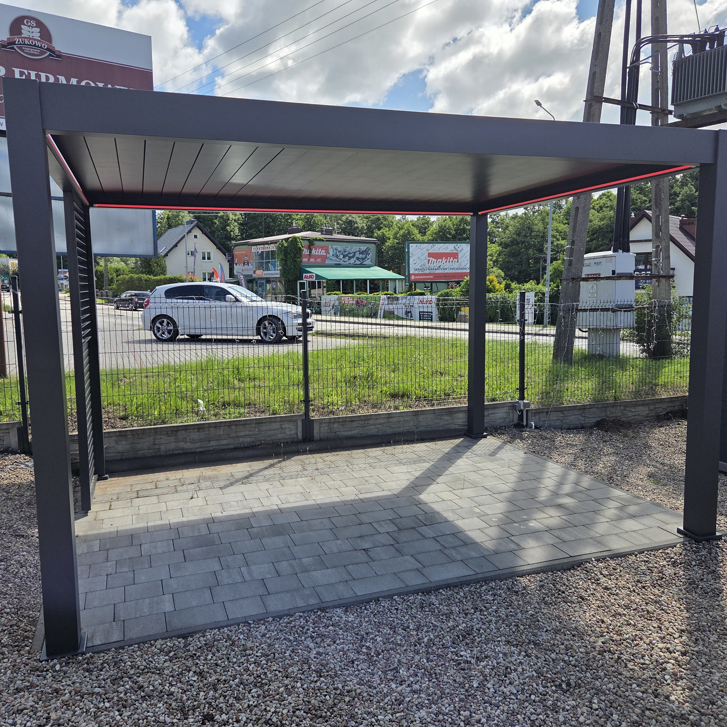 Pergola elektryczna tarasowa DELUXE PRO AUTOMATIC 3x4 z oświetleniem LED, Anthracite - Gutroof  zdjęcie realizacji 3