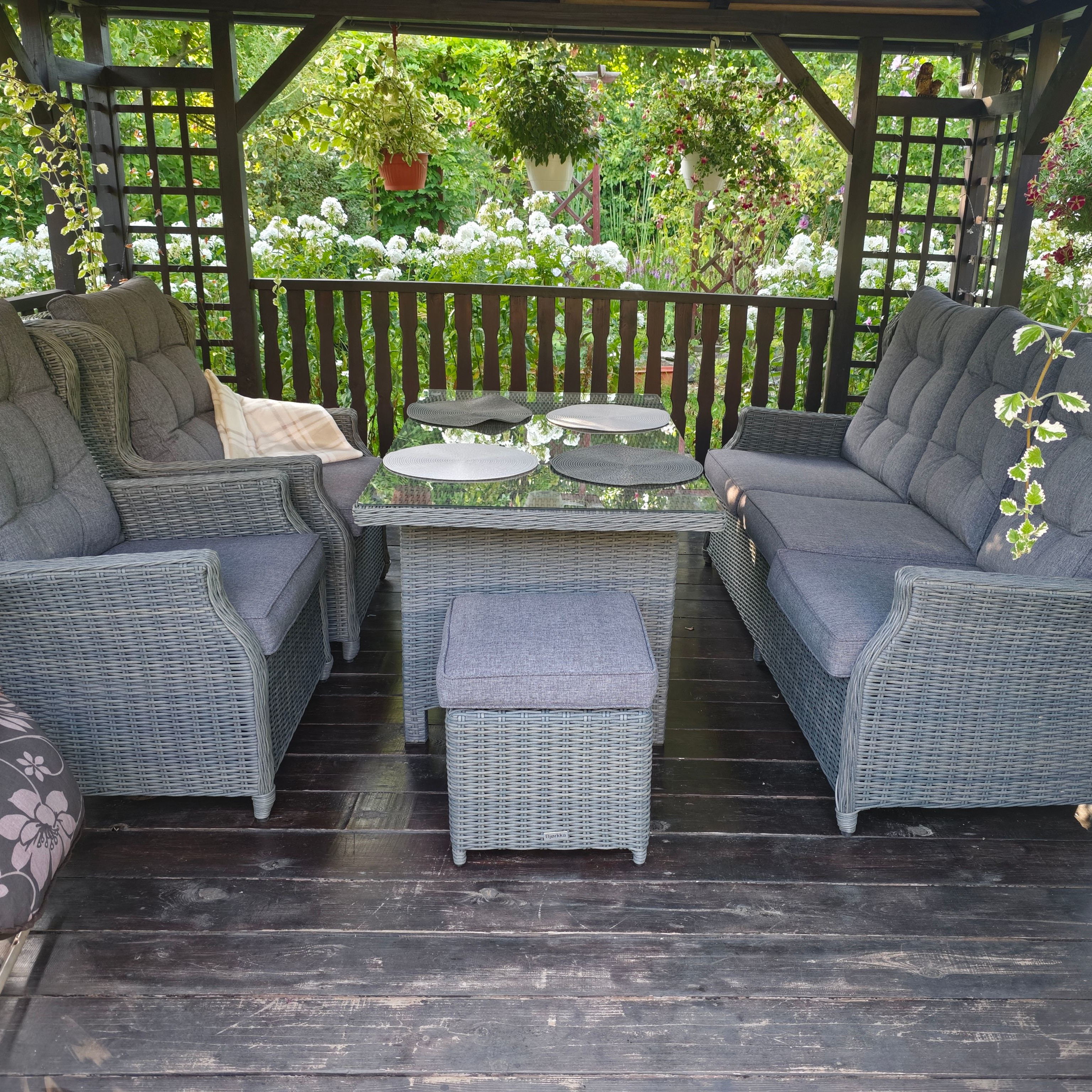 Meble technorattanowe TRIVENTO DINING 3 + PUFY Dark Grey zdjęcie realizacji 4