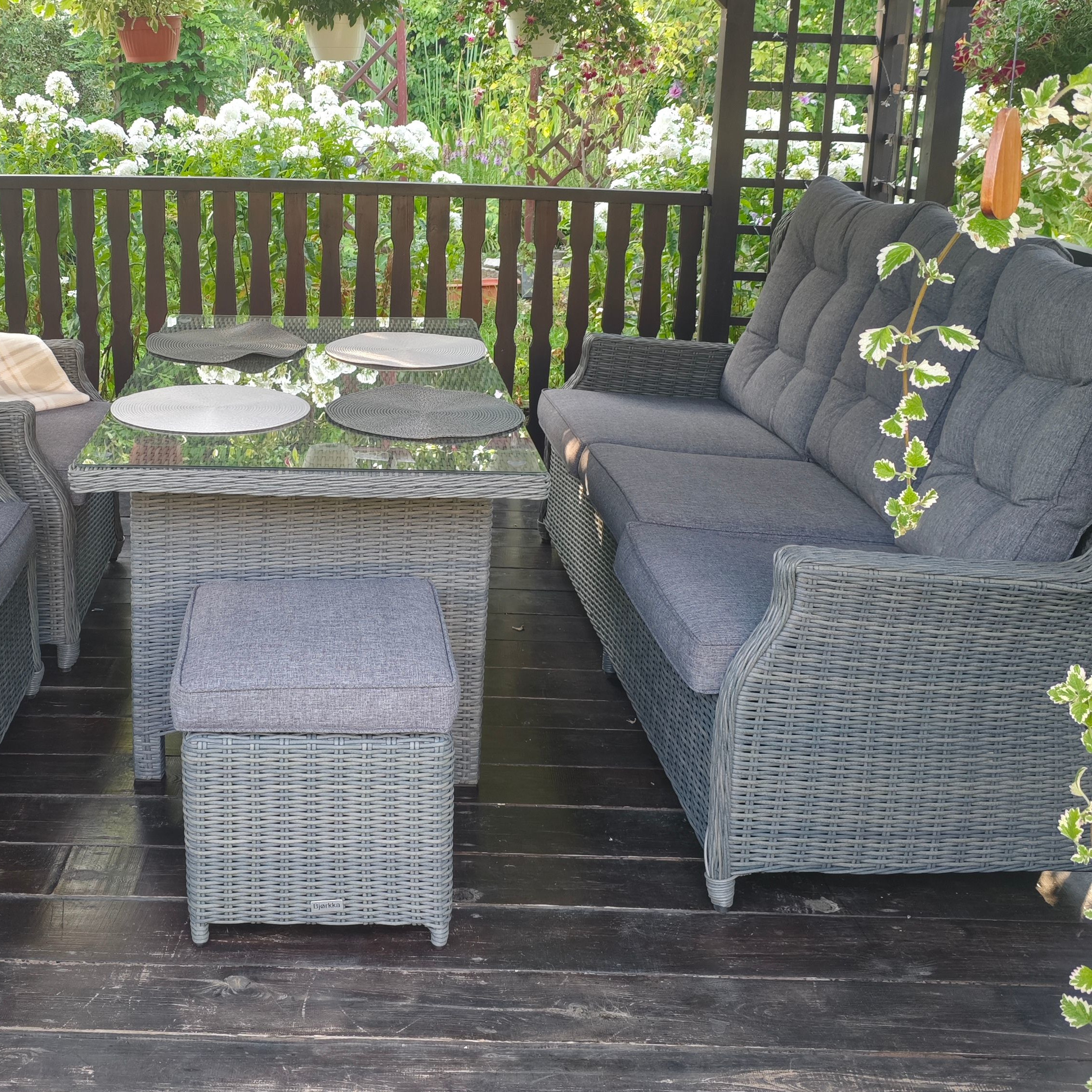 Meble technorattanowe TRIVENTO DINING 3 + PUFY Dark Grey zdjęcie realizacji 5