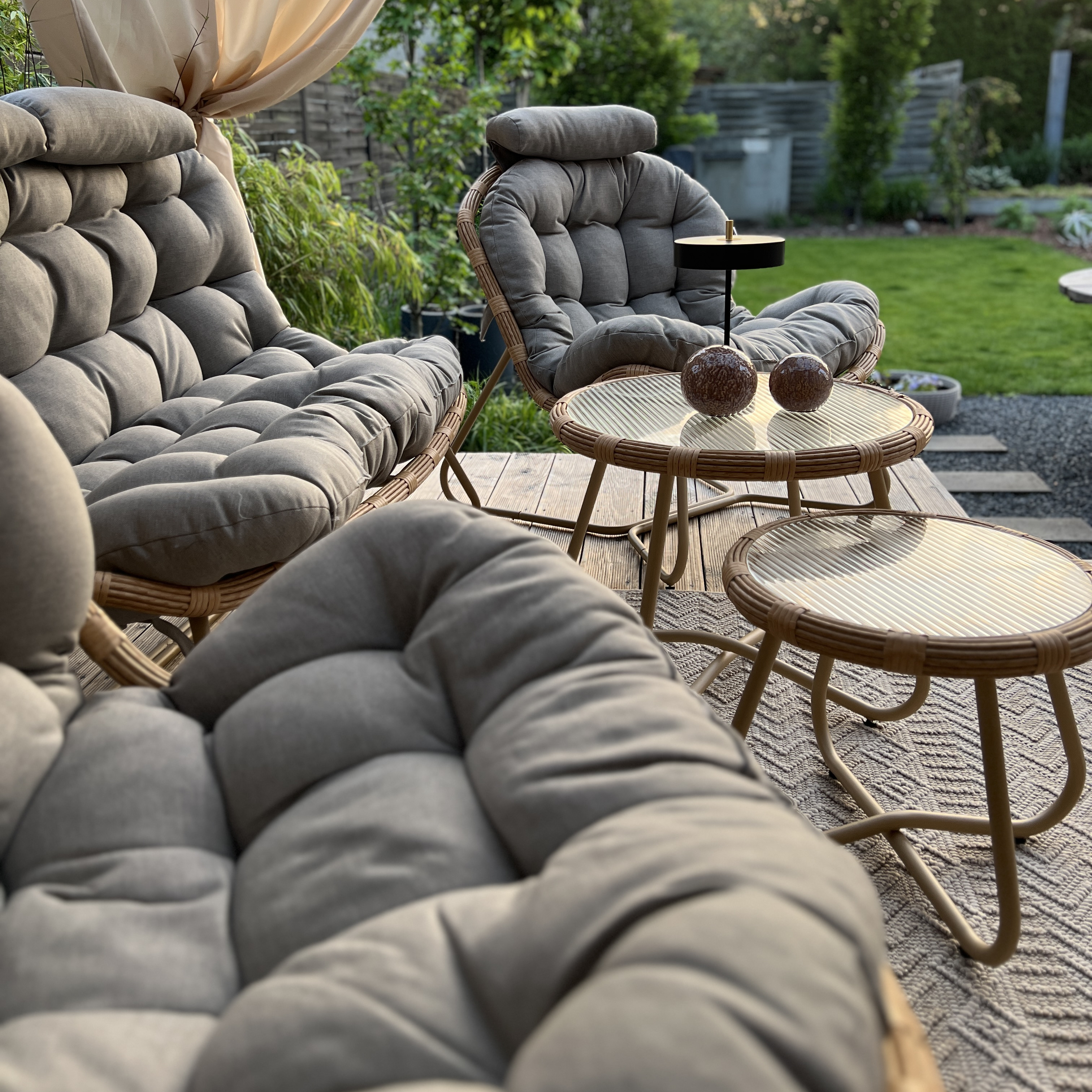 Zestaw mebli ogrodowych RODOS CAFFE Natural/Light Grey - Bjørkka zdjęcie realizacji 2